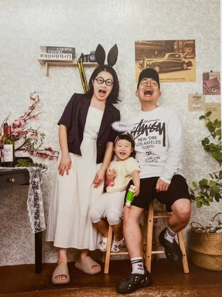 Adidas Yeezy Foam RNNR Onyx, Adidas Yeezy Slide Pure - Re-Release Ver. 착용 스타일 - 1