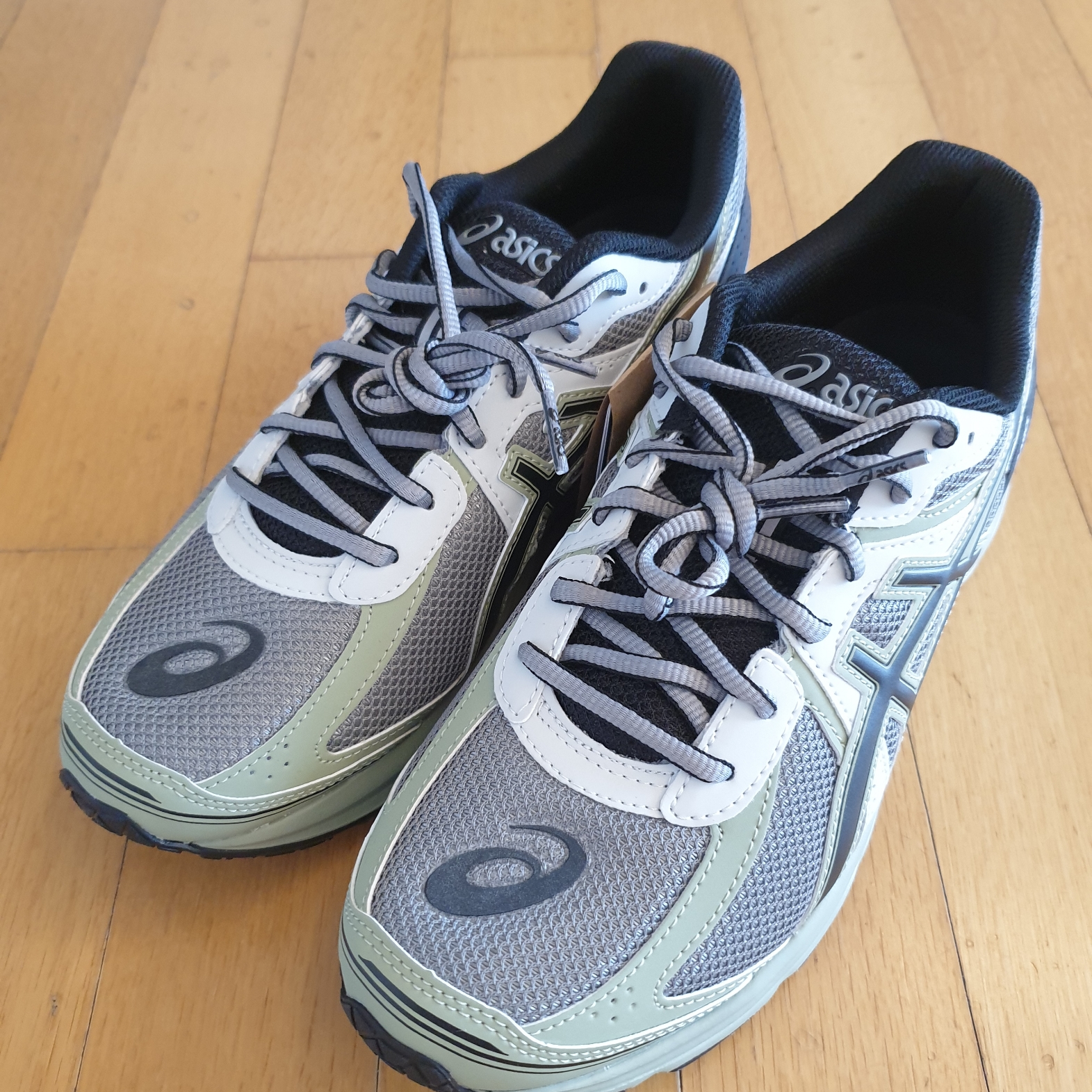 Asics Jog 100 S Sheet Rock - 2E Wide 착용 스타일 - 1