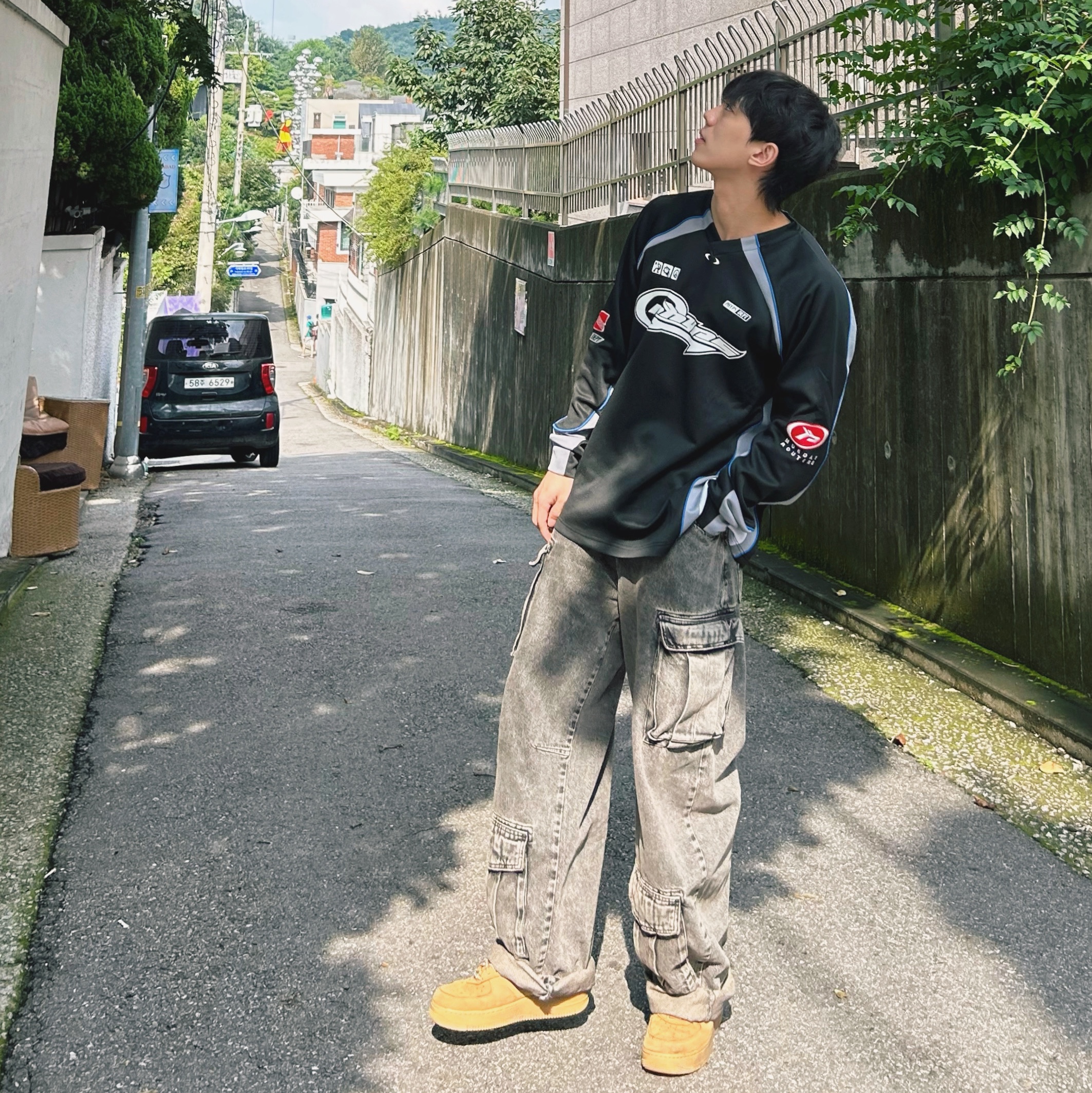 Zara Utility Cargo Jeans Black, Nike x Supreme Air Force 1 Low Flax 착용 스타일 - 2