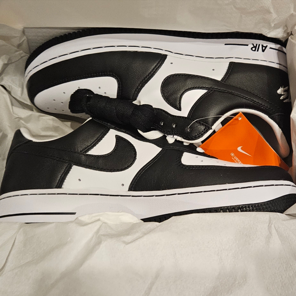 Nike x Terror Squad Air Force 1 Low QS Blackout 착용 스타일 - 3