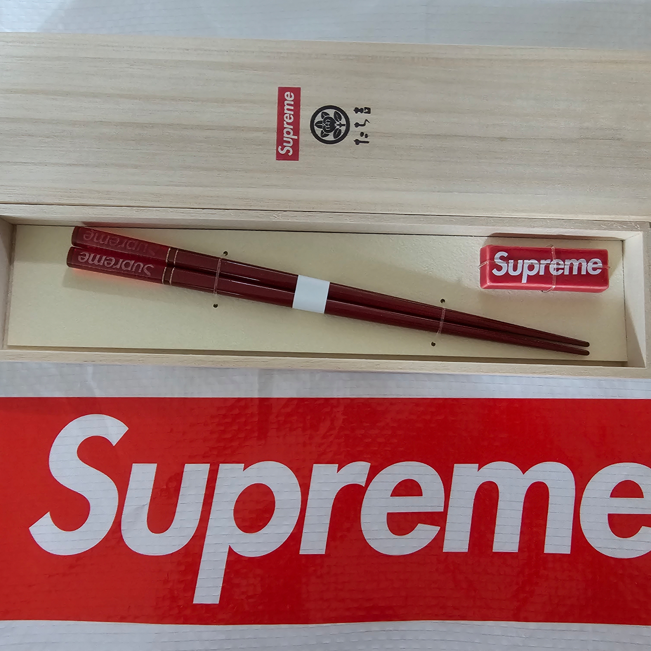 Supreme Chopstick Set Red - 23FW 착용 스타일 - 2