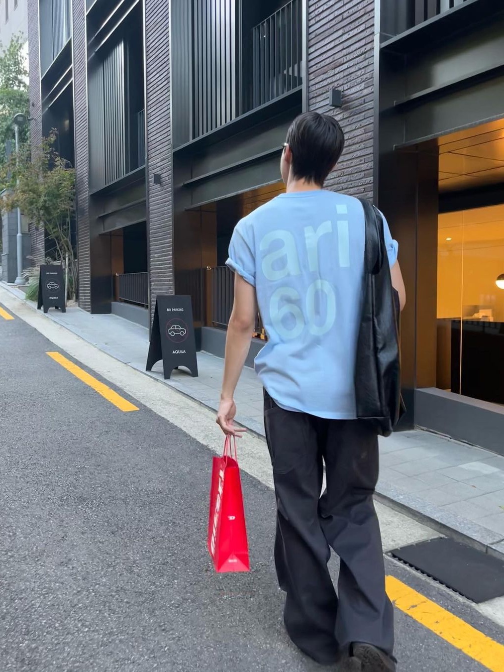 [예약 배송][KREAM 단독] Safarispot Basic Safari T-Shirt Sky 착용 스타일