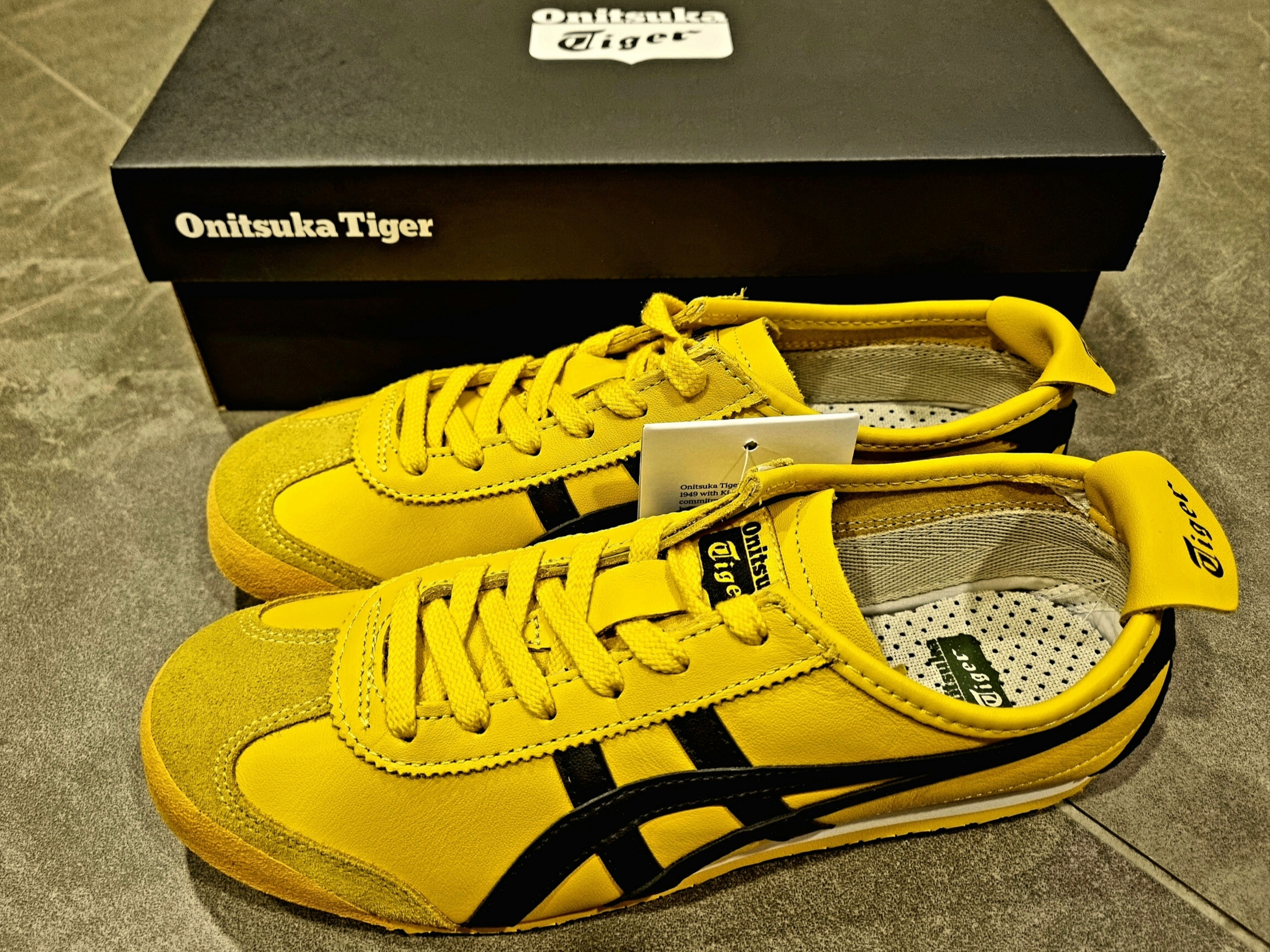 Onitsuka Tiger Mexico 66 Yellow Black 착용 스타일 - 5