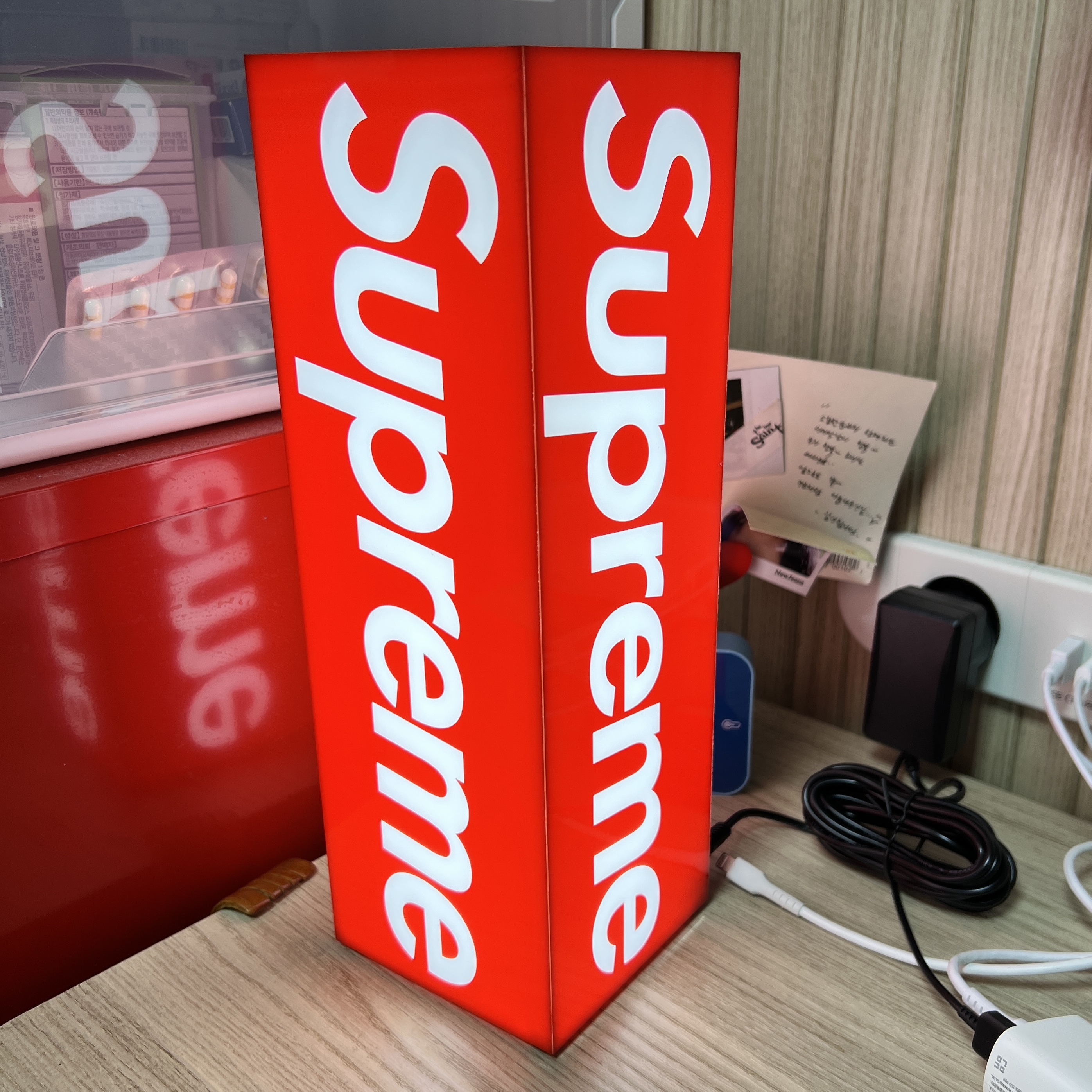 Supreme Box Logo Lamp Red (Korean Ver.) - 23FW 착용 스타일
