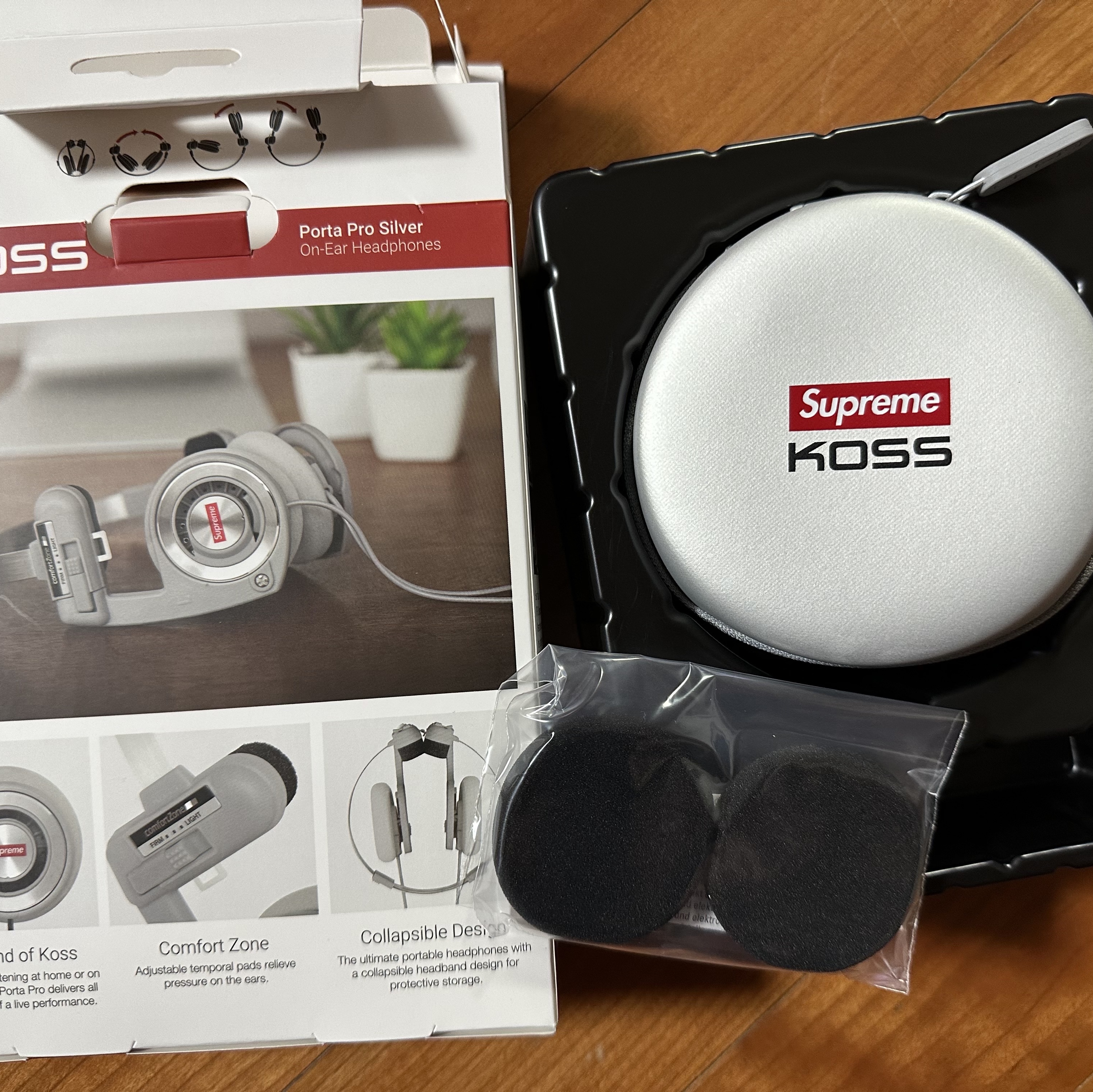 Supreme x Koss Portapro Headphones Silver - 23FW 착용 스타일 - 1