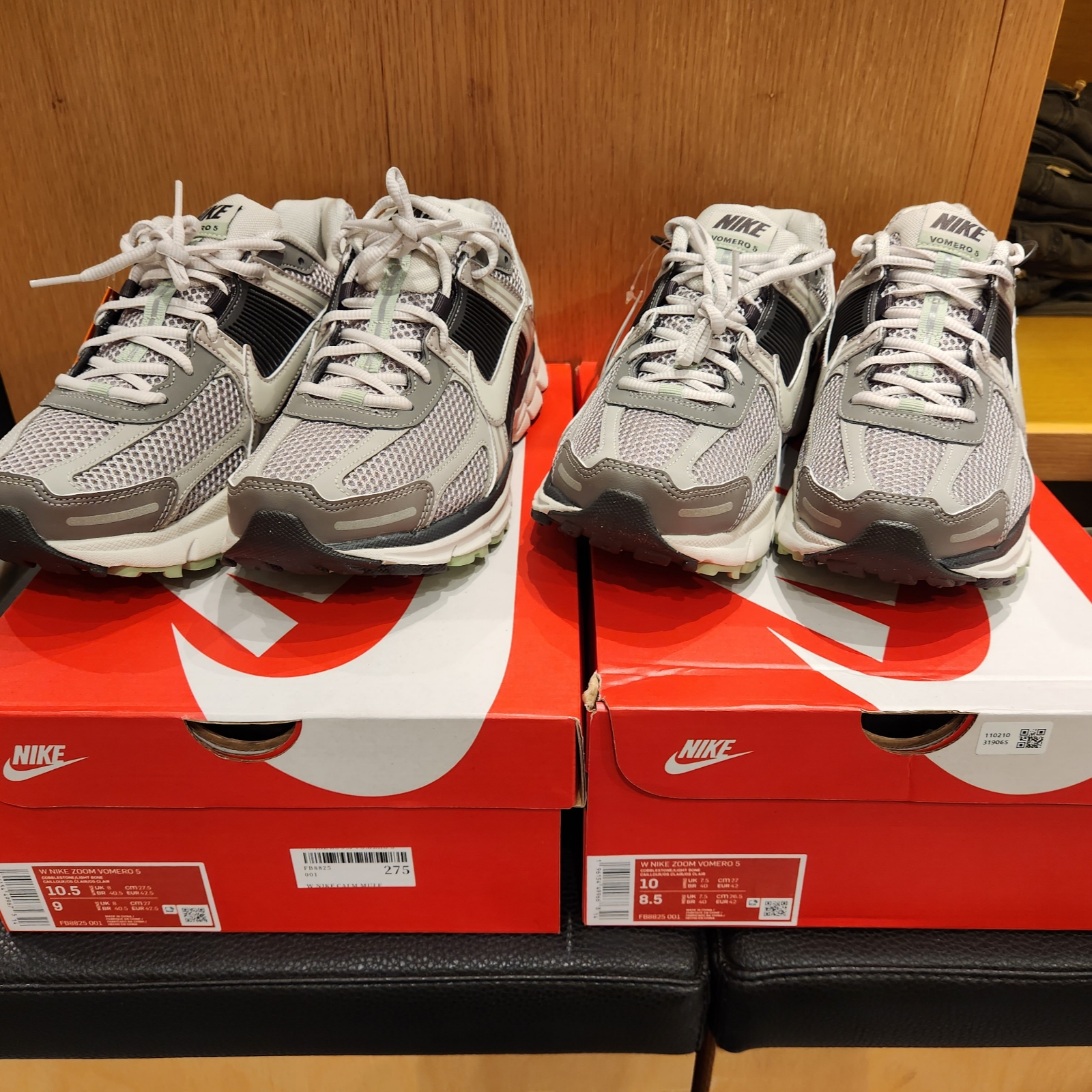 (W) Nike Zoom Vomero 5 Cobblestone and Flat Pewter 착용 스타일 - 3