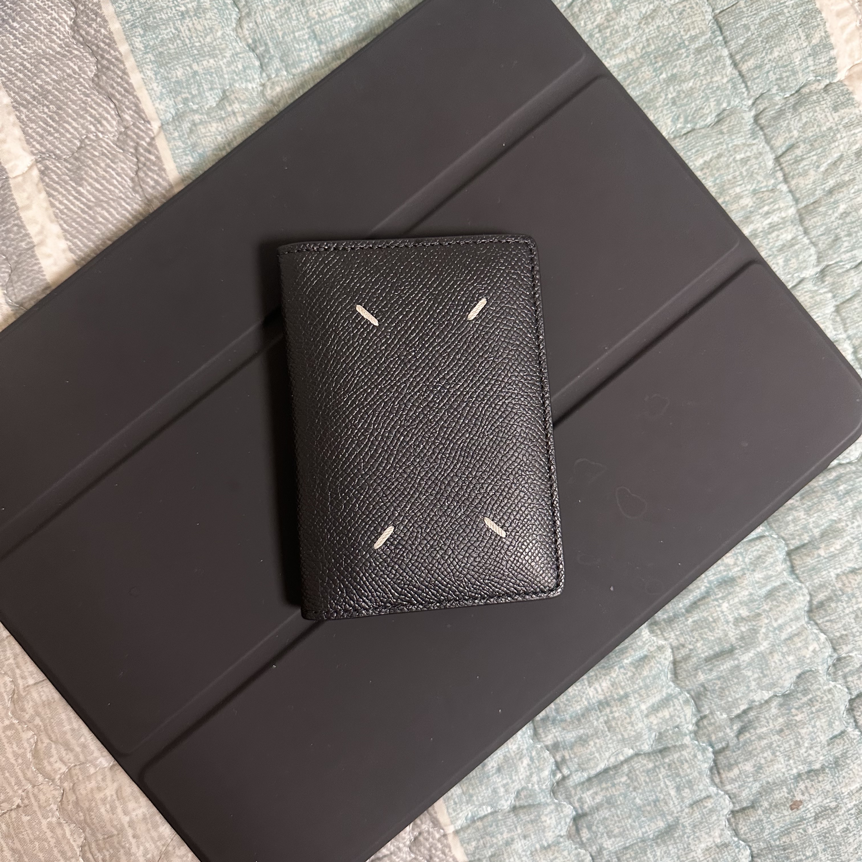 Maison Margiela Leather Bi-Fold Card Holder Black 착용 스타일