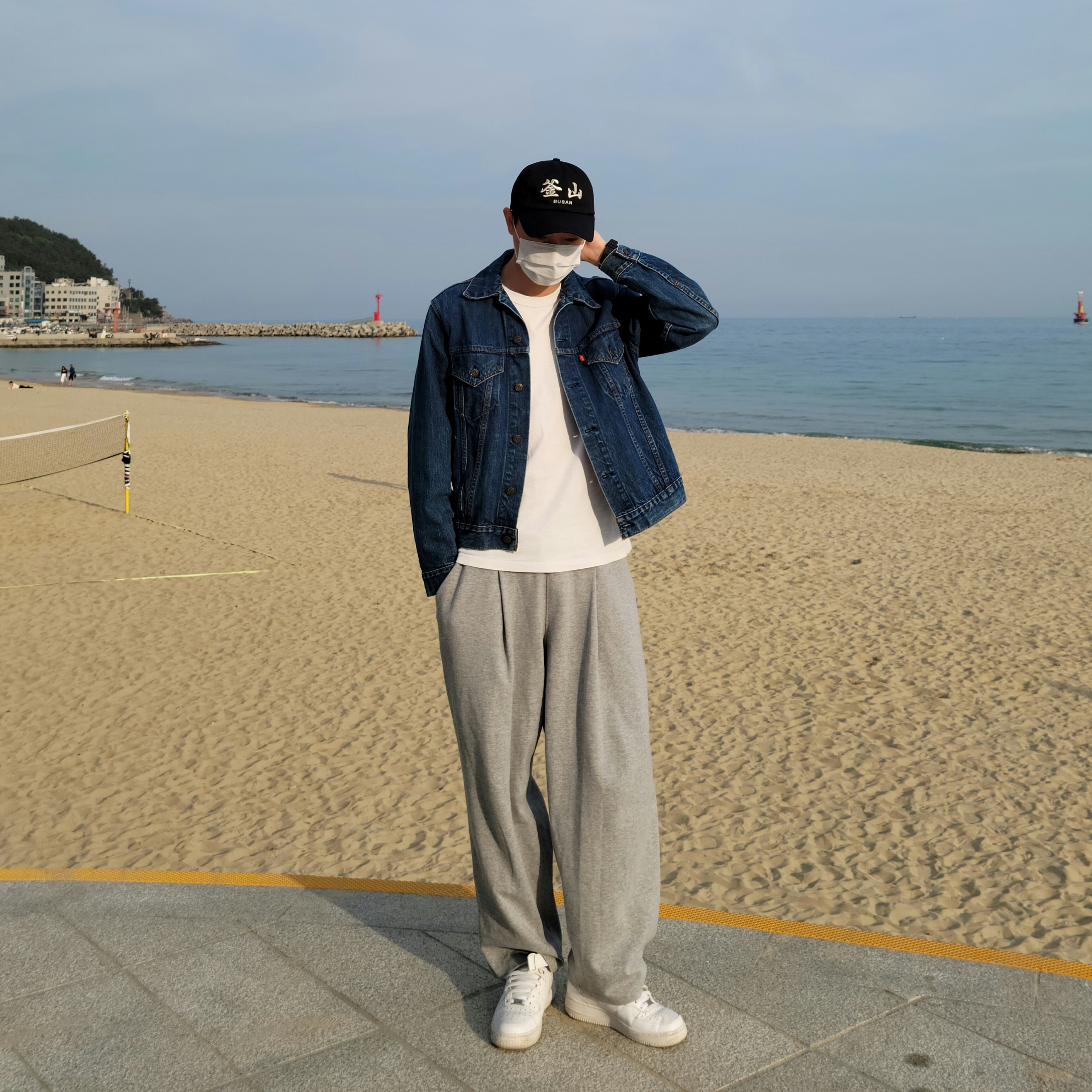 Darkr8m Studio Busan Silver Logo Cap, Nike Air Force 1 Mid '07 White 착용 스타일
