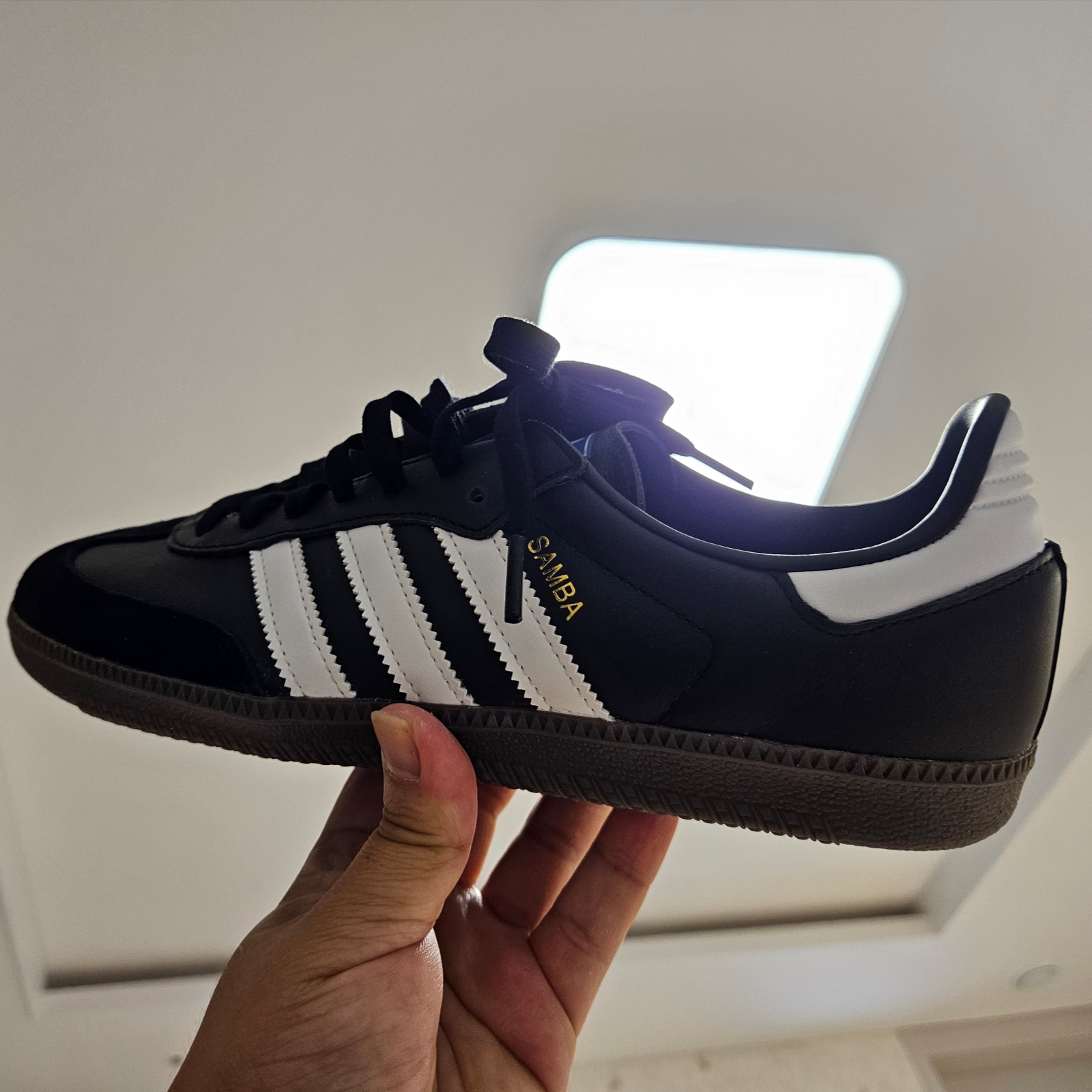 Adidas Samba OG Black White Gum 착용 스타일