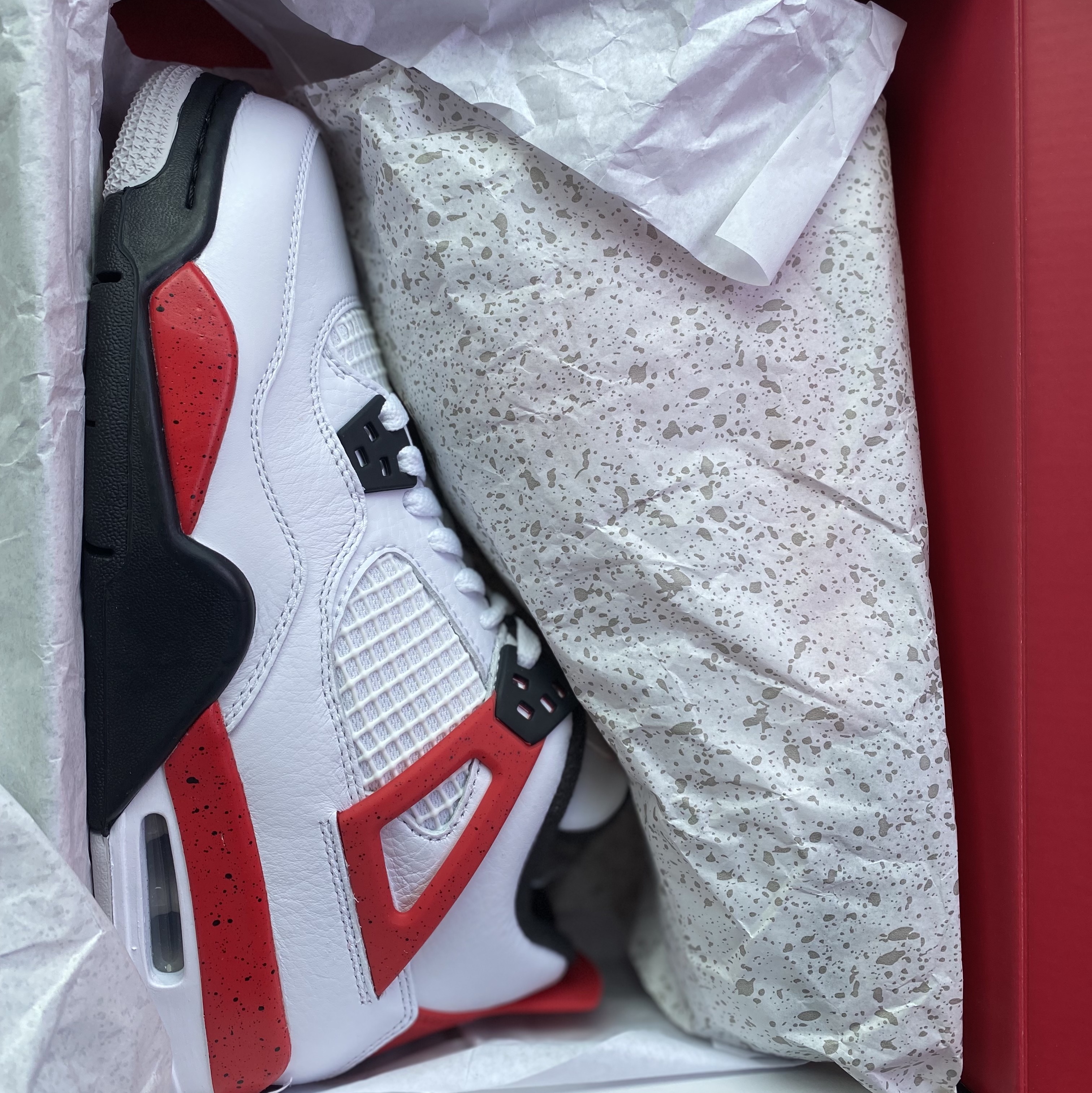 Jordan 4 Retro Red Cement 착용 스타일 - 3