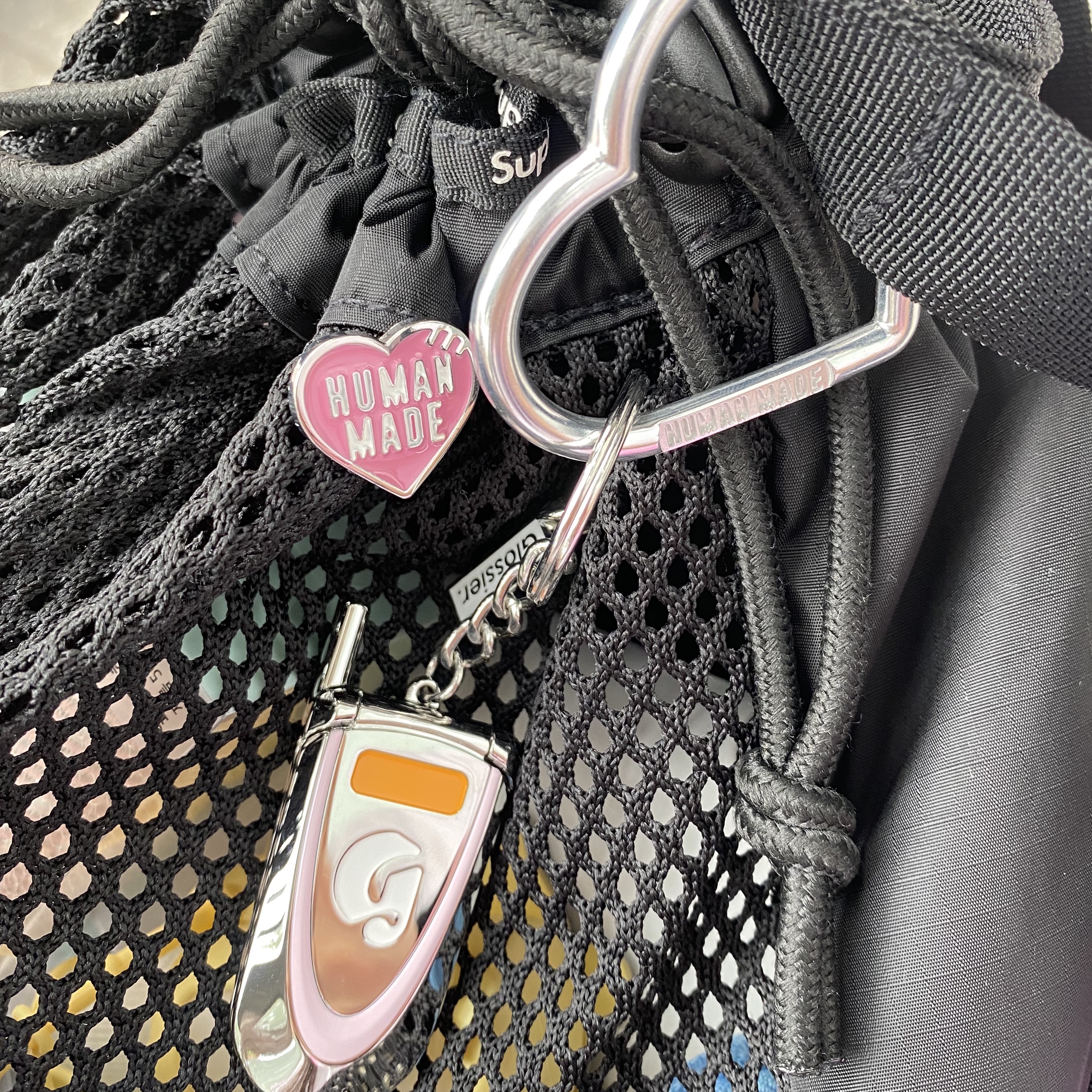 Glossier Cell Phone Keychain - LA Exclusive, Human Made Heart Carabiner Silver 착용 스타일 - 1