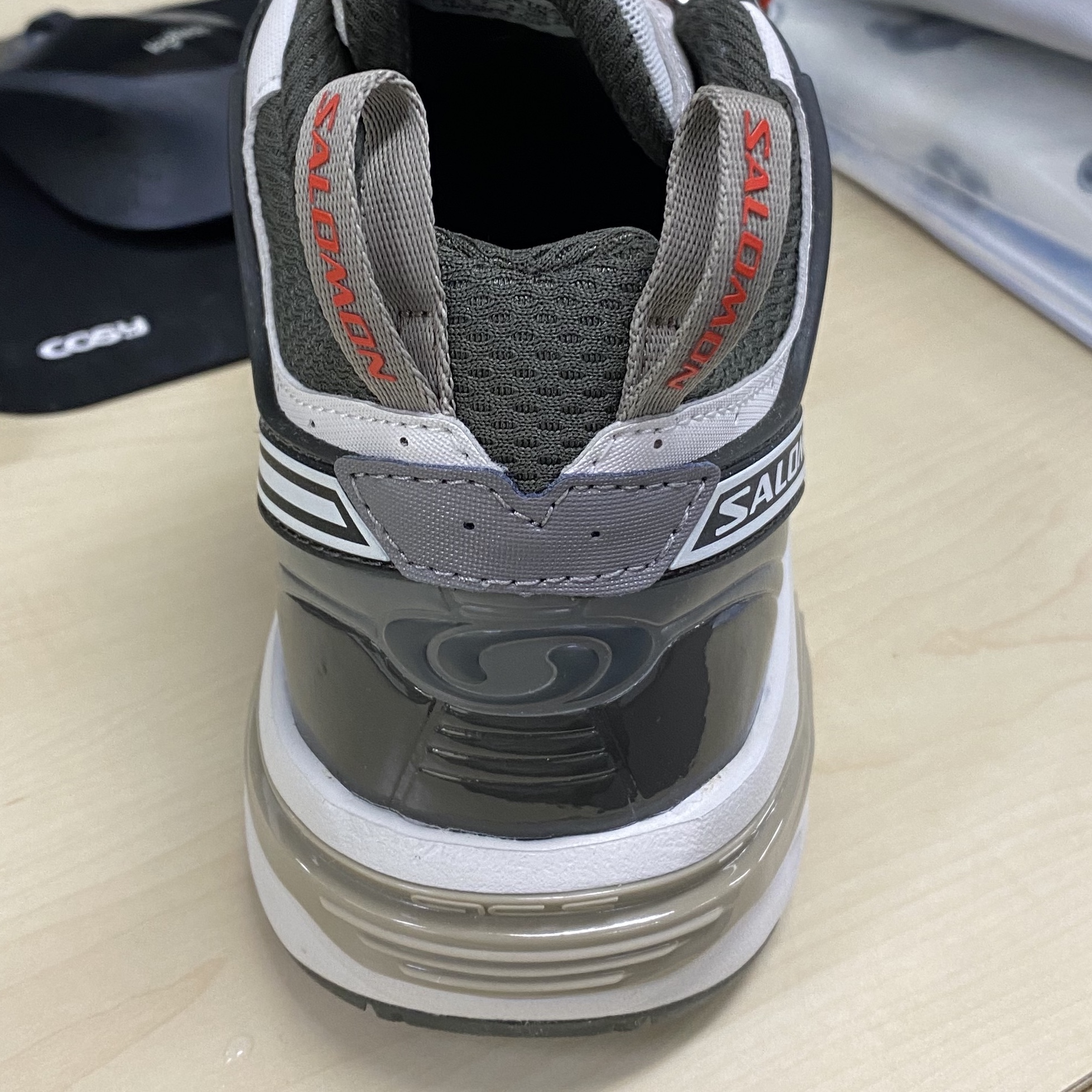 Salomon ACS Pro Beluga Vintage Khaki 착용 스타일 - 4