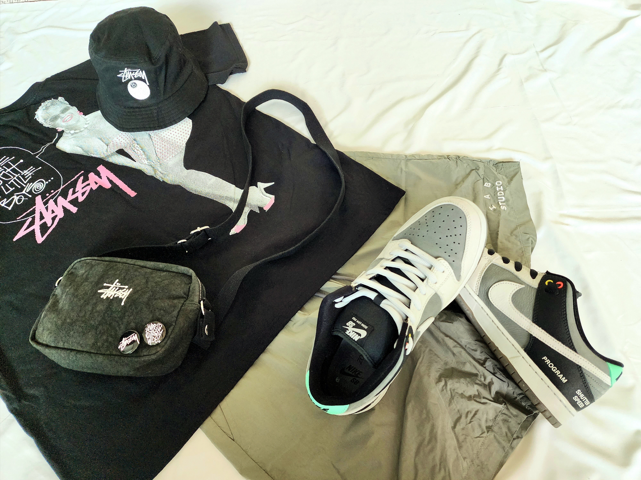 Stussy Washed Stock Bucket Hat Pink, Stussy Skate Tough T-Shirt Black 착용 스타일 - 4