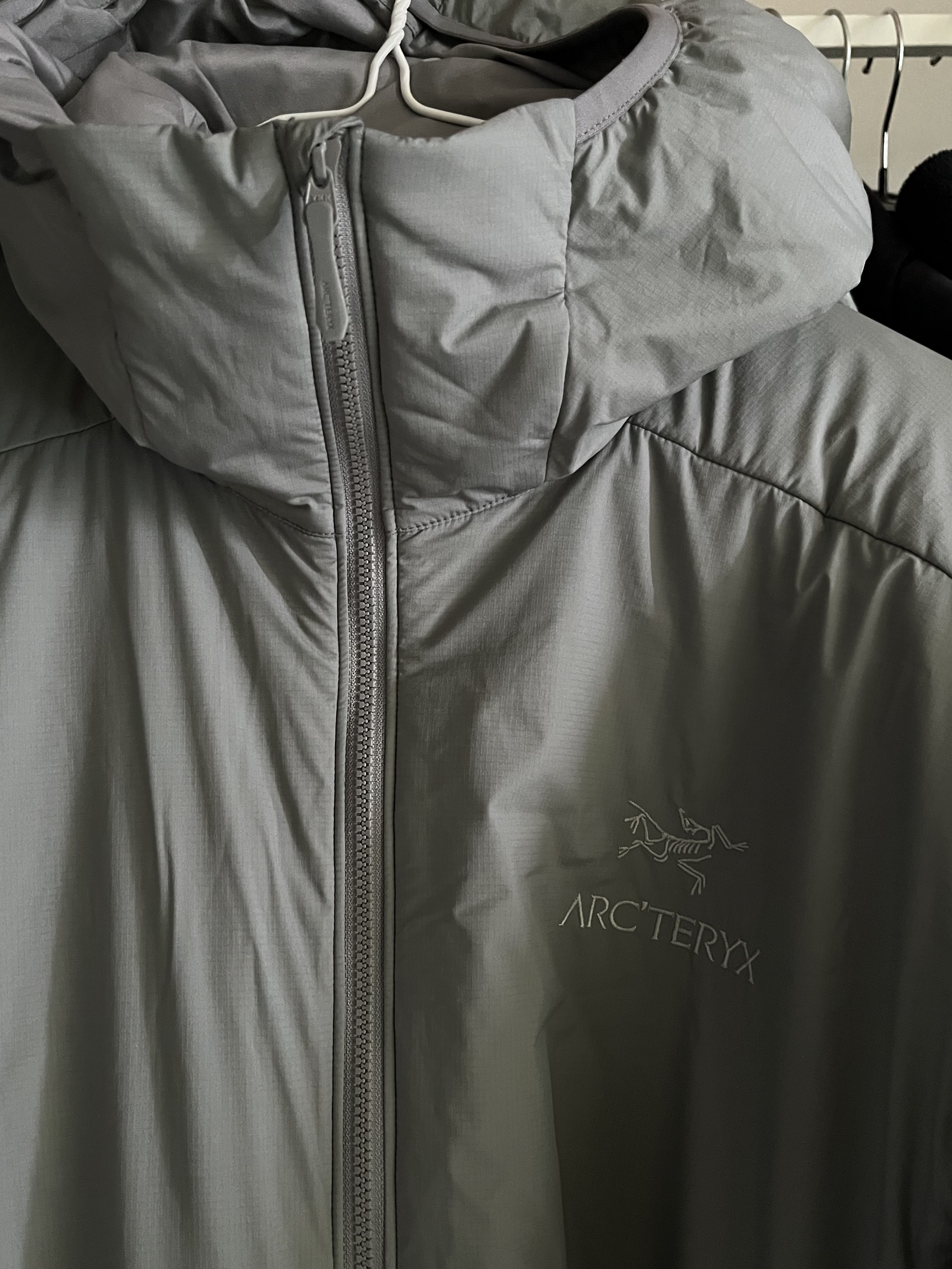 Arc'teryx Atom LT Hoody Void 착용 스타일