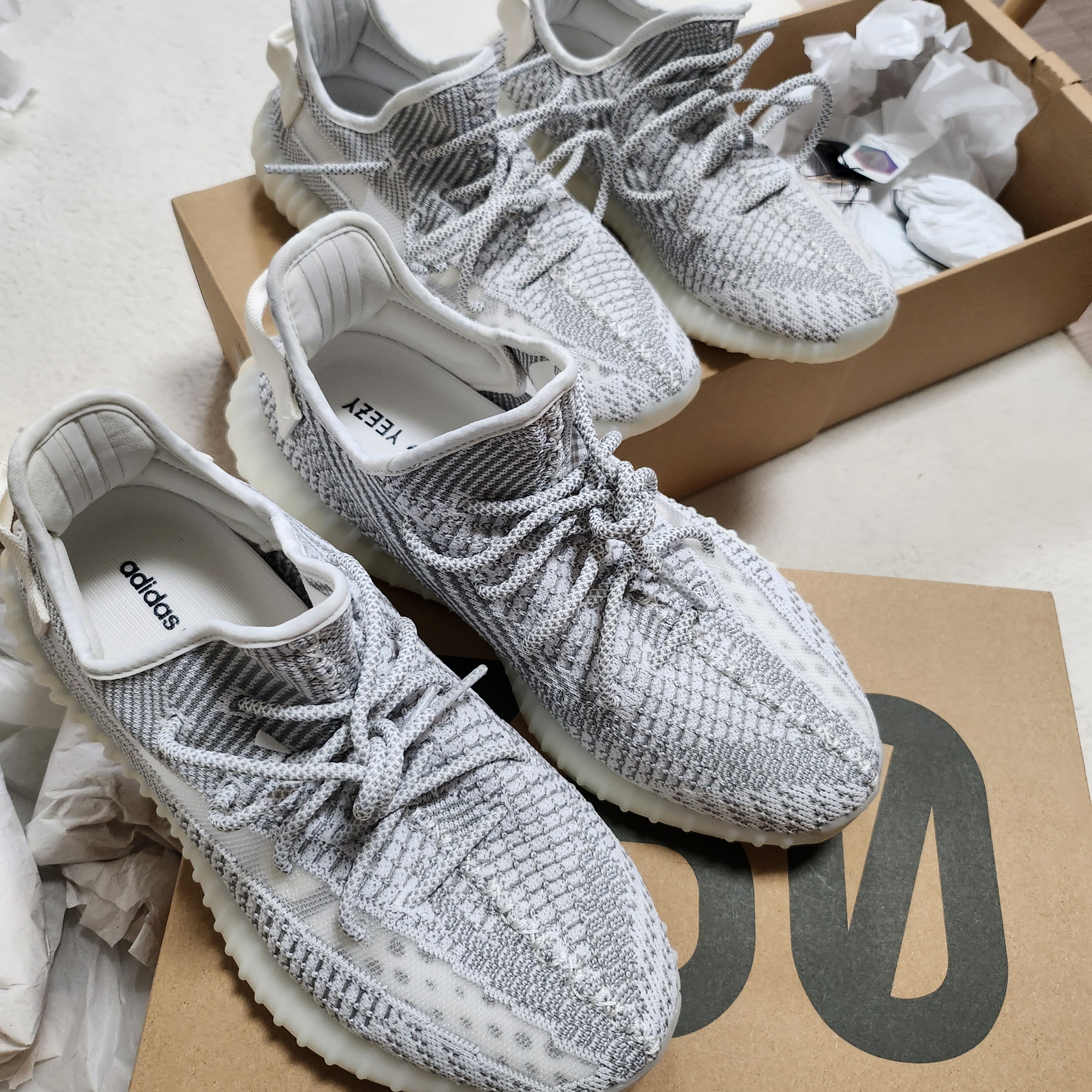 Adidas Yeezy Boost 350 V2 Static 2023 착용 스타일 - 3