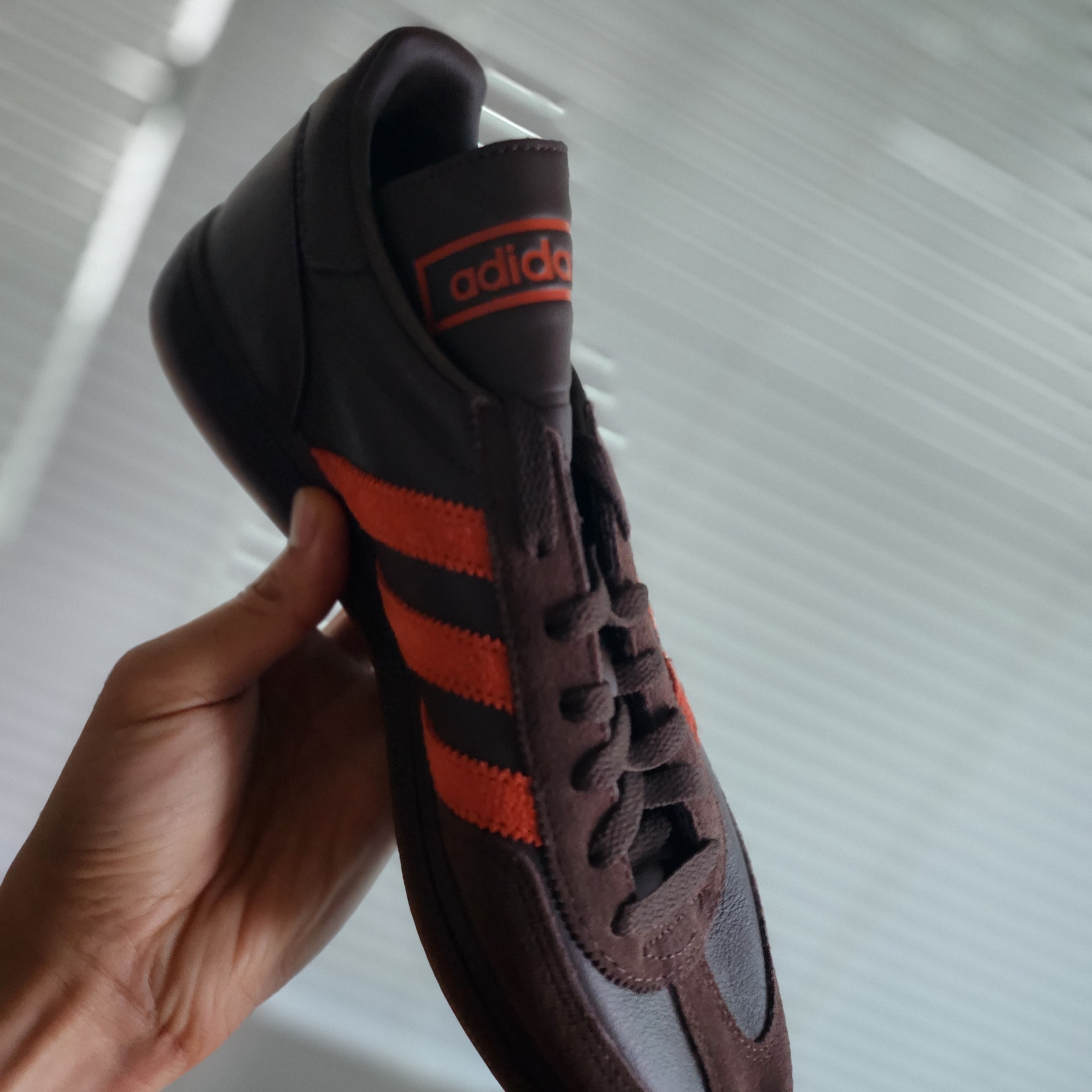 Adidas Spezial Handball Brown Collegiate Orange 착용 스타일 - 2