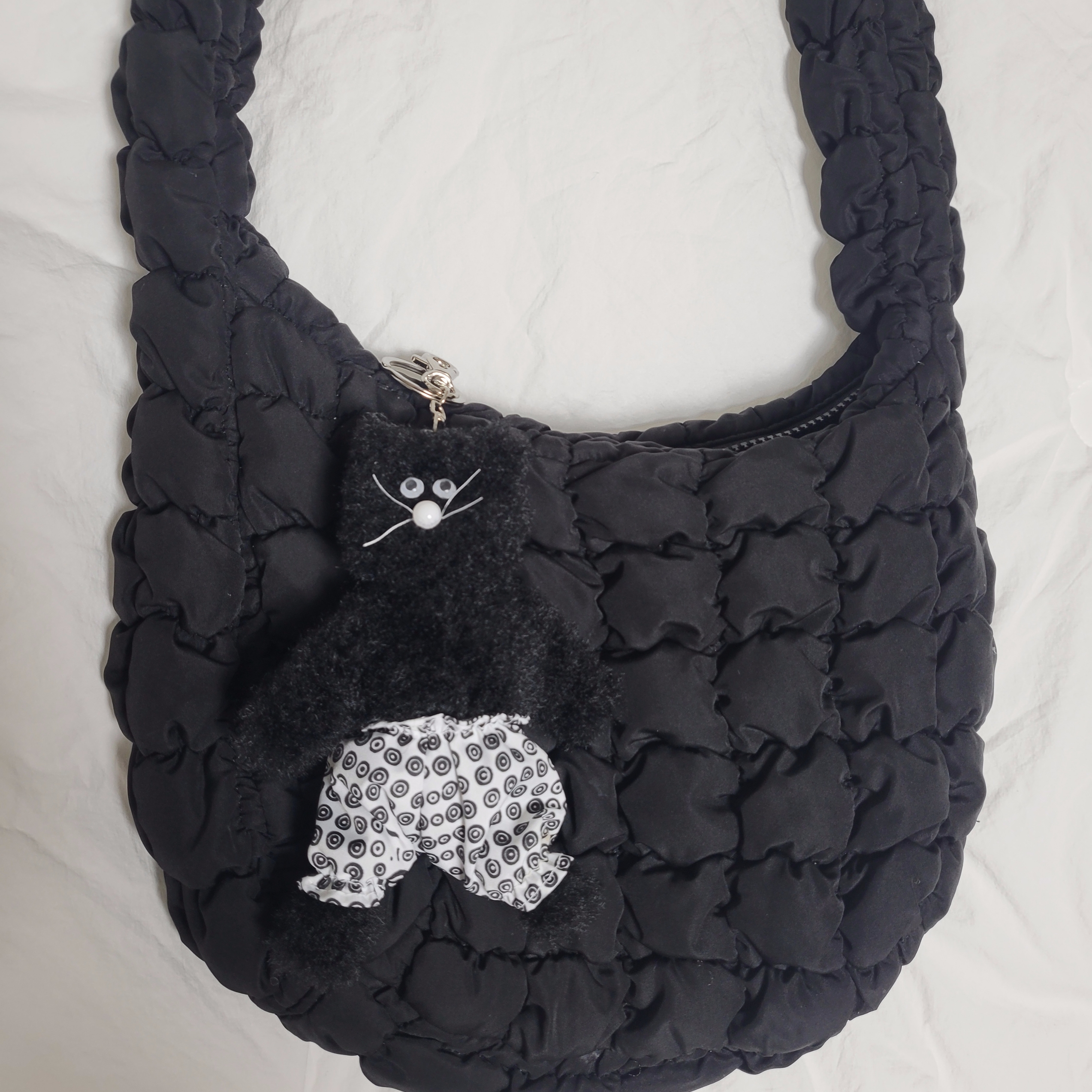 Monamhee x 10 Corso Como Bianco Keyring Black 착용 스타일