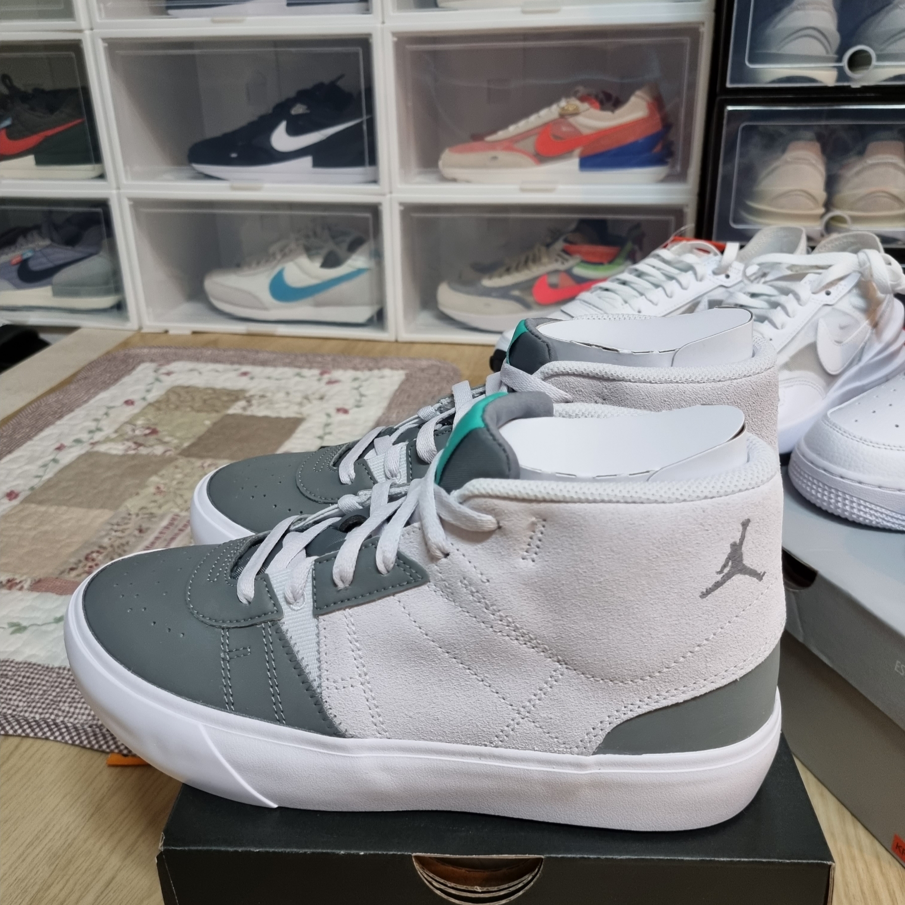Jordan Series Mid Smoke Grey Washed Teal 착용 스타일 - 3