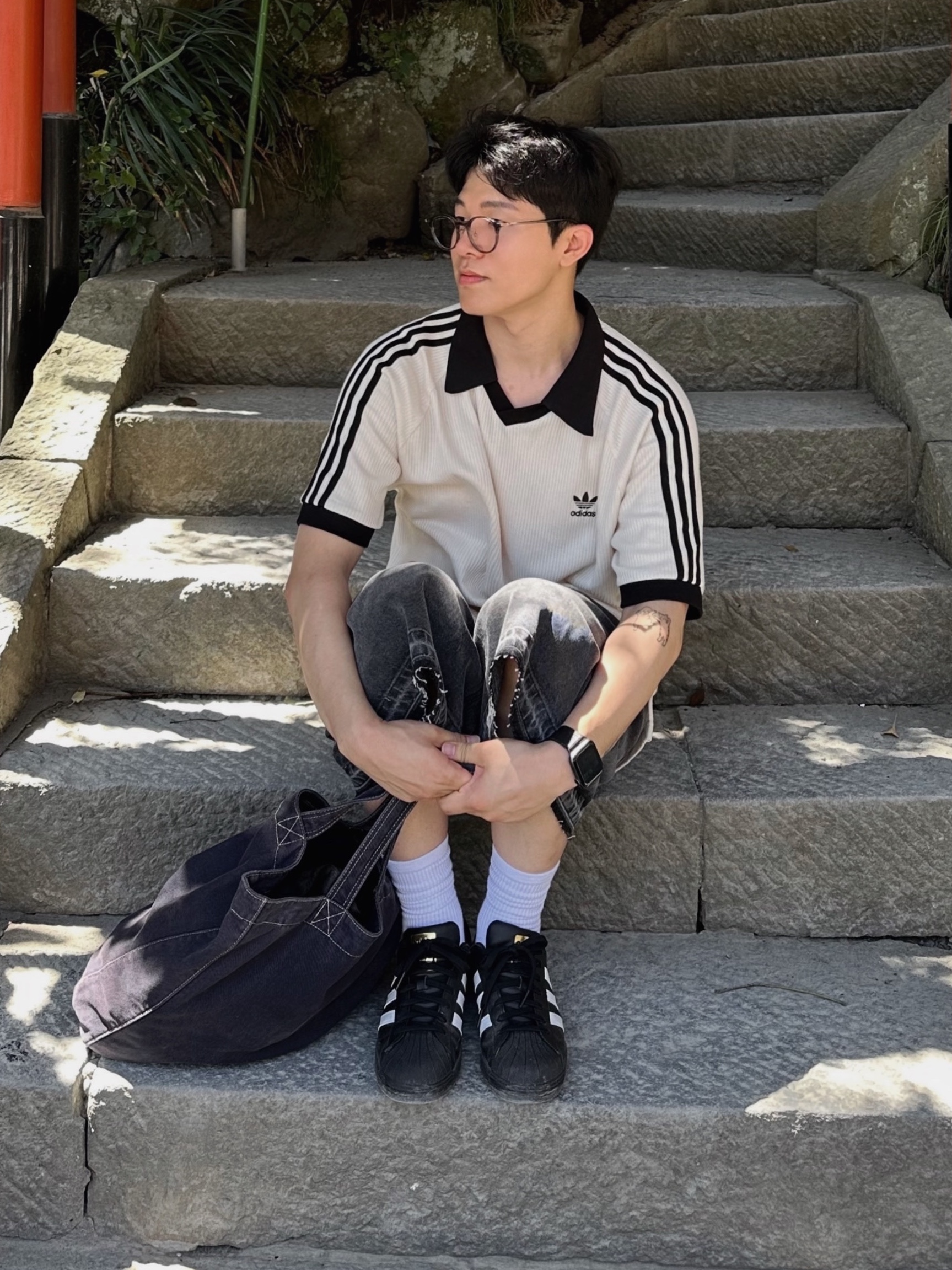 Adidas Superstar Core Black White, Adidas Adicolor Classics Waffle Polo Shirt Wonder White - KR Sizing 착용 스타일 - 2