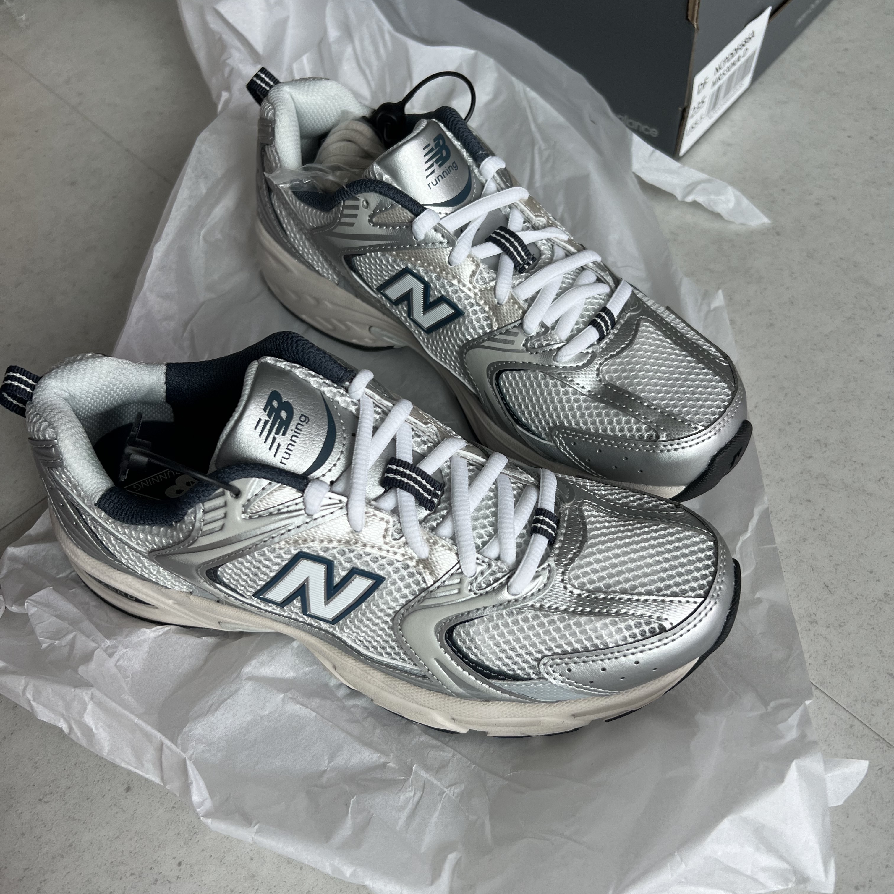 New Balance 530 Steel Grey 착용 스타일