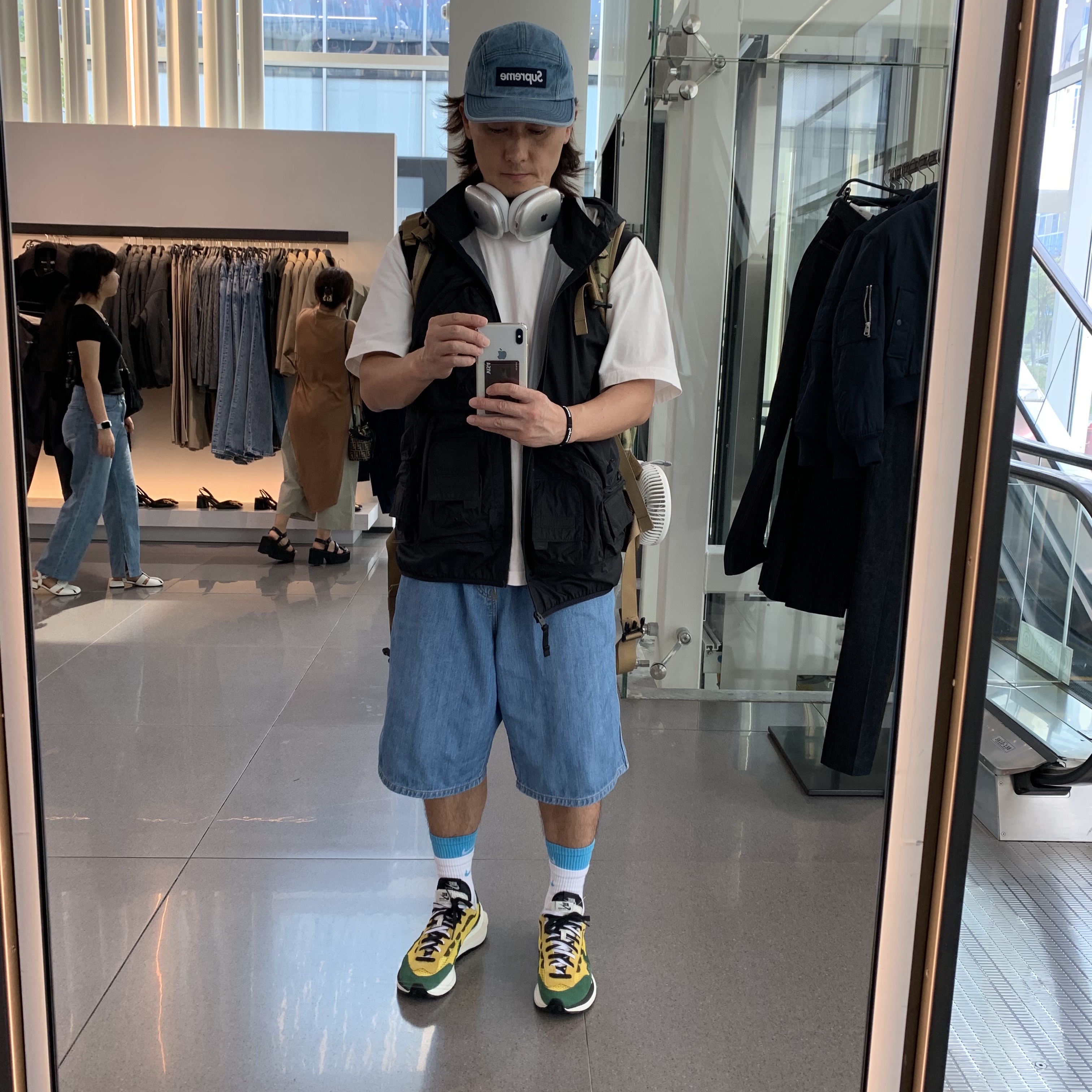 Nike x Sacai VaporWaffle Tour Yellow & Gorge Green Sail, Supreme Washed Chino Twill Camp Cap Denim - 23FW 착용 스타일