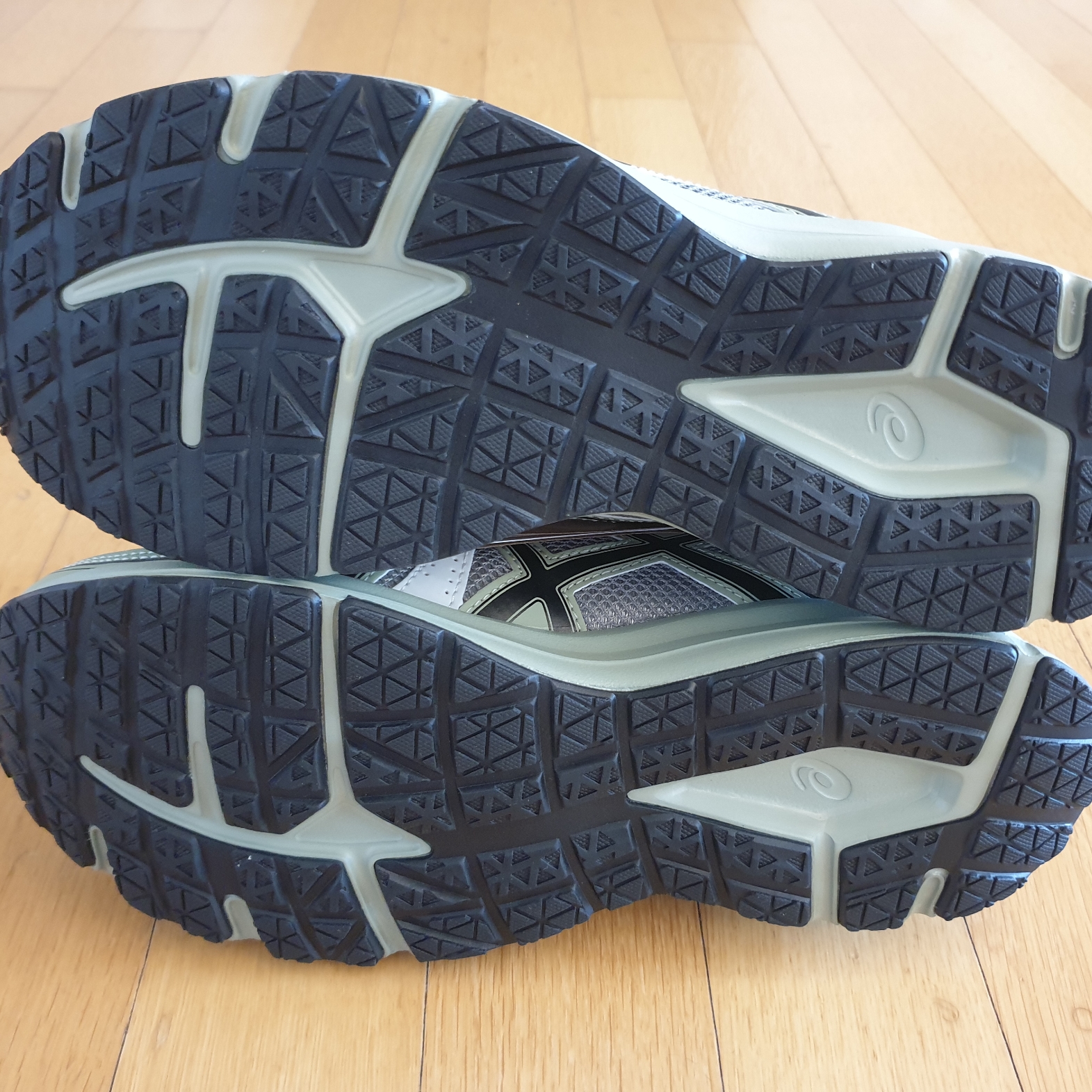 Asics Jog 100 S Sheet Rock - 2E Wide 착용 스타일 - 3