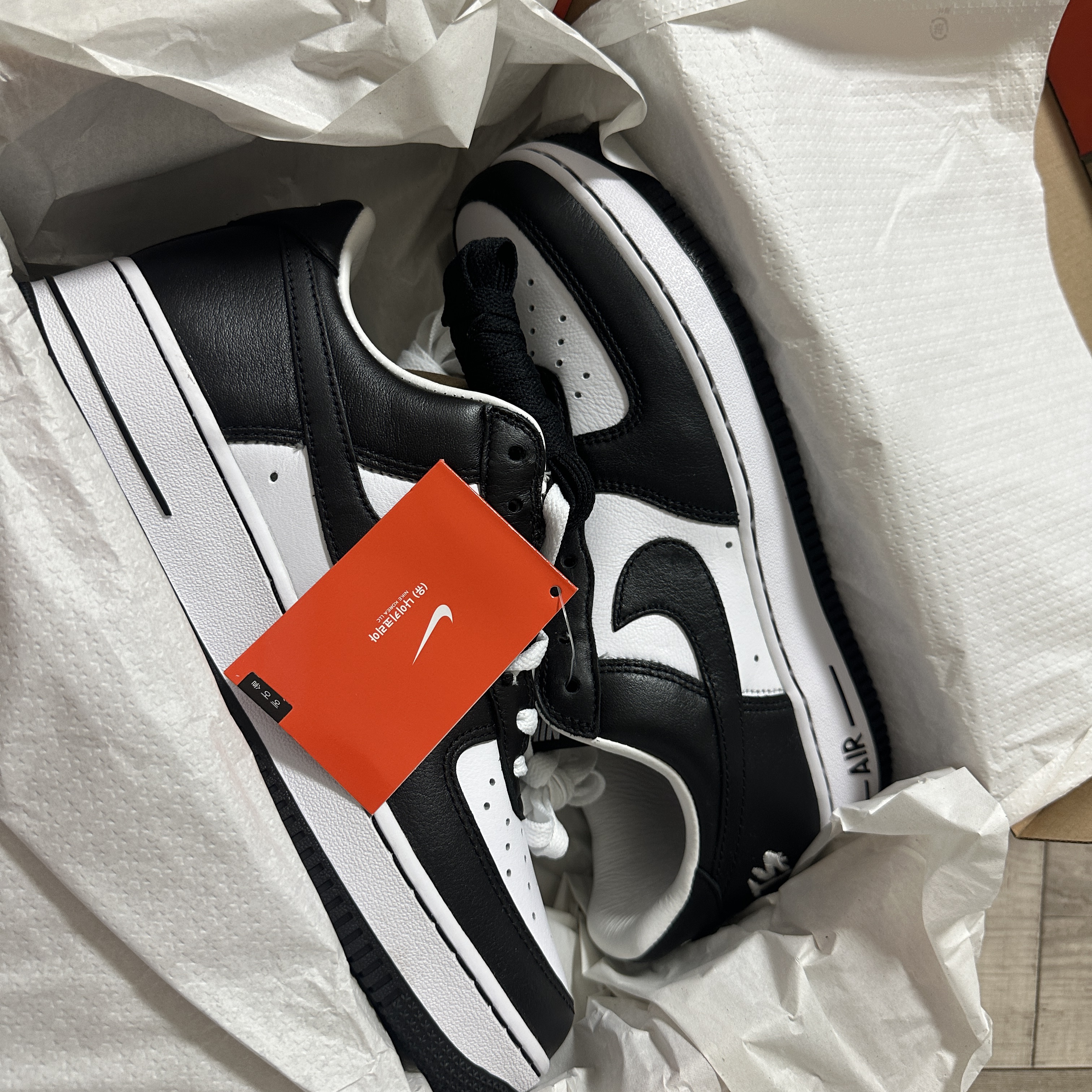 Nike x Terror Squad Air Force 1 Low QS Blackout, Nike Dunk Low Retro Black 착용 스타일 - 1