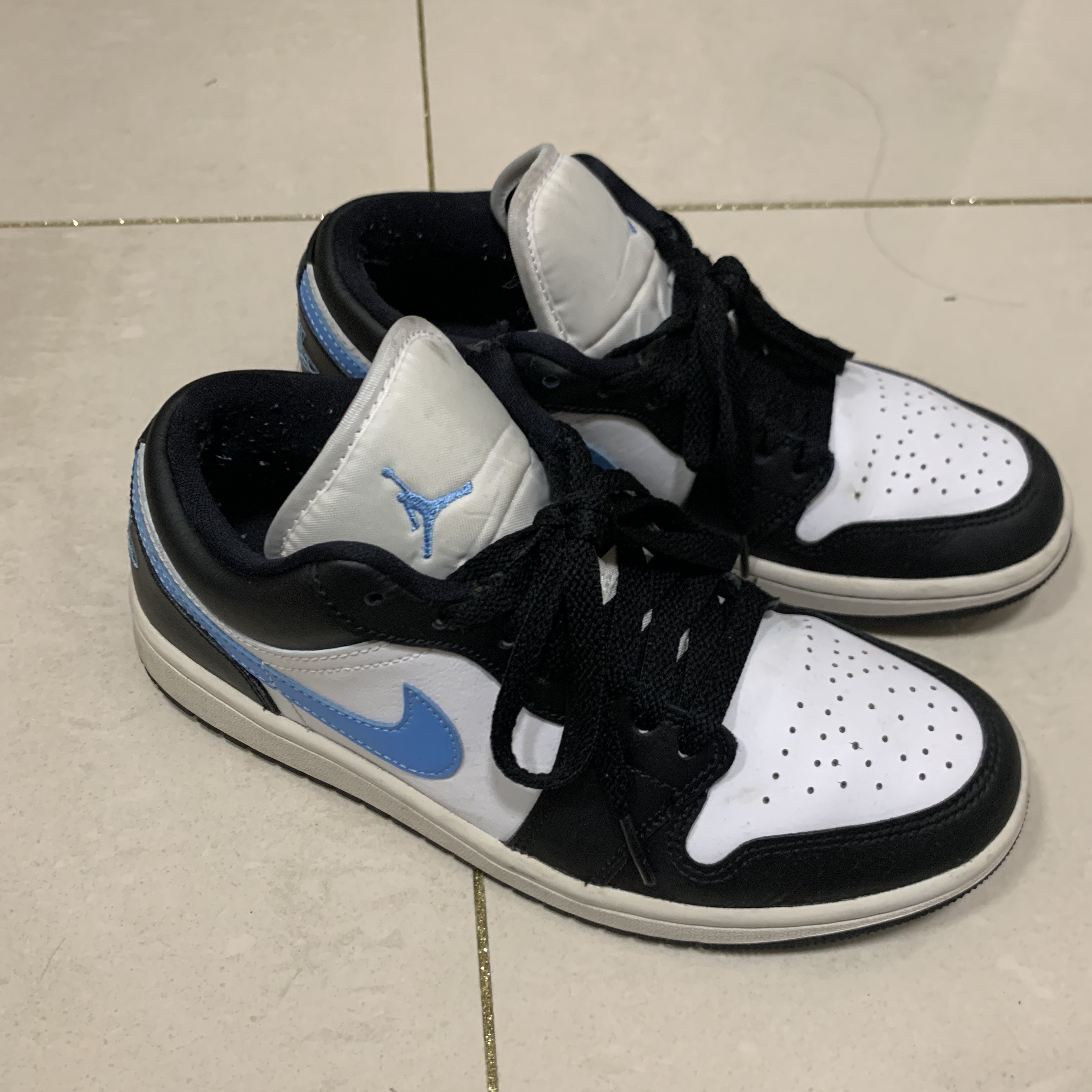 (W) Jordan 1 Low Black University Blue 착용 스타일