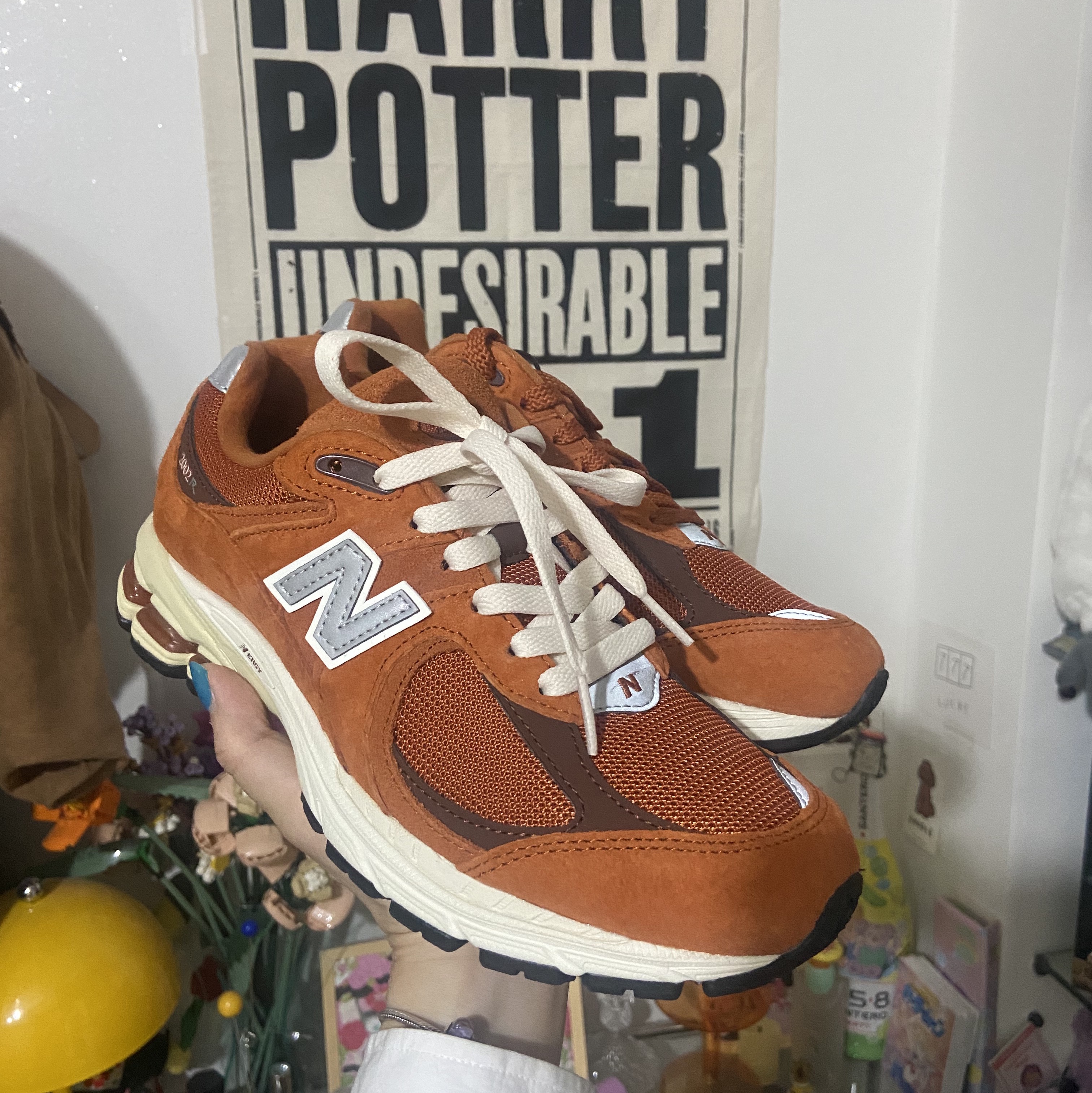 New Balance 2002R Rust Oxide 착용 스타일 - 2
