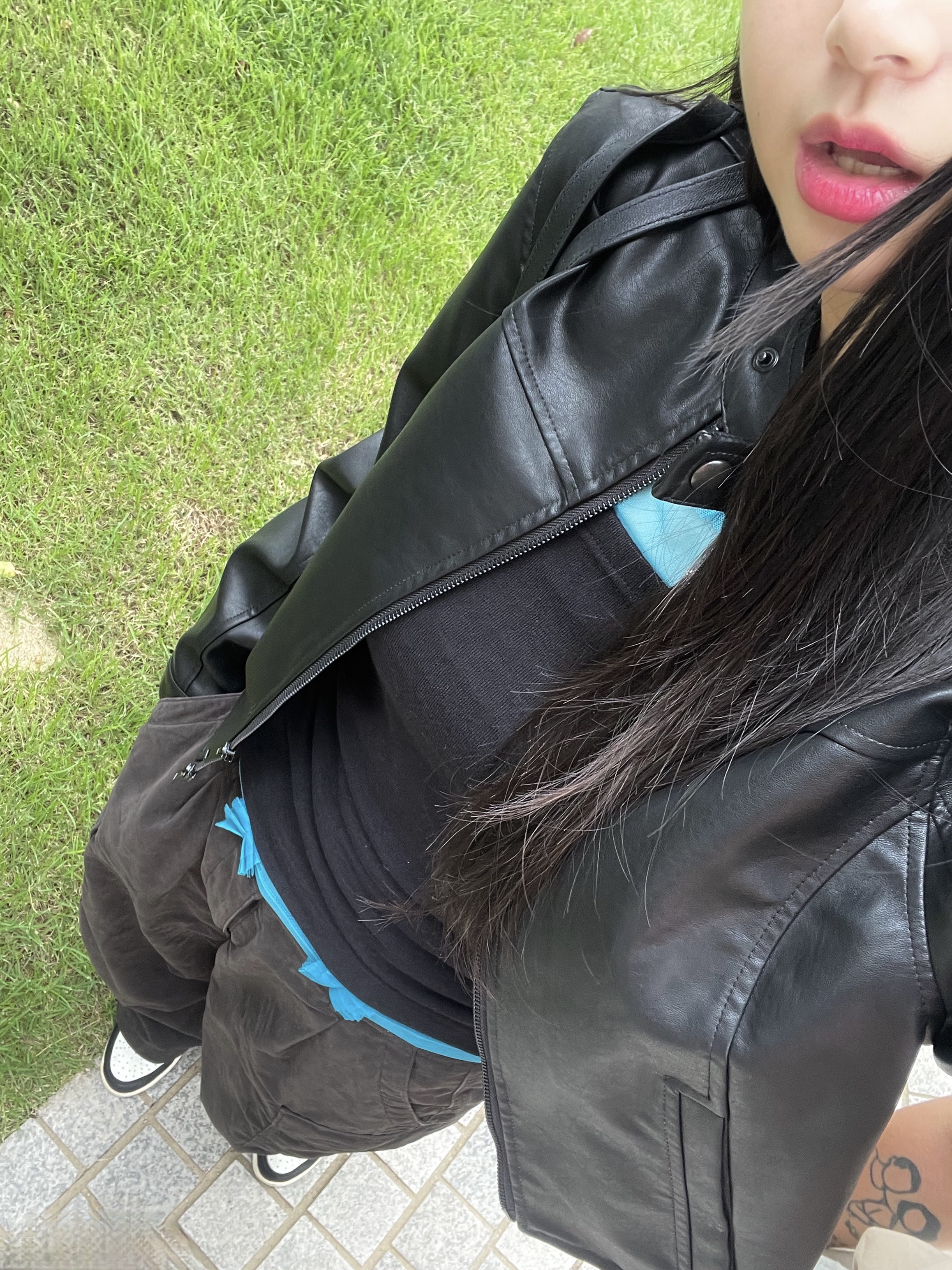 Jordan 1 x Travis Scott x Fragment Retro Low OG SP Military Blue, Saint Laurent Joe Monogram Backpack in Lambskin Black 착용 스타일 - 5