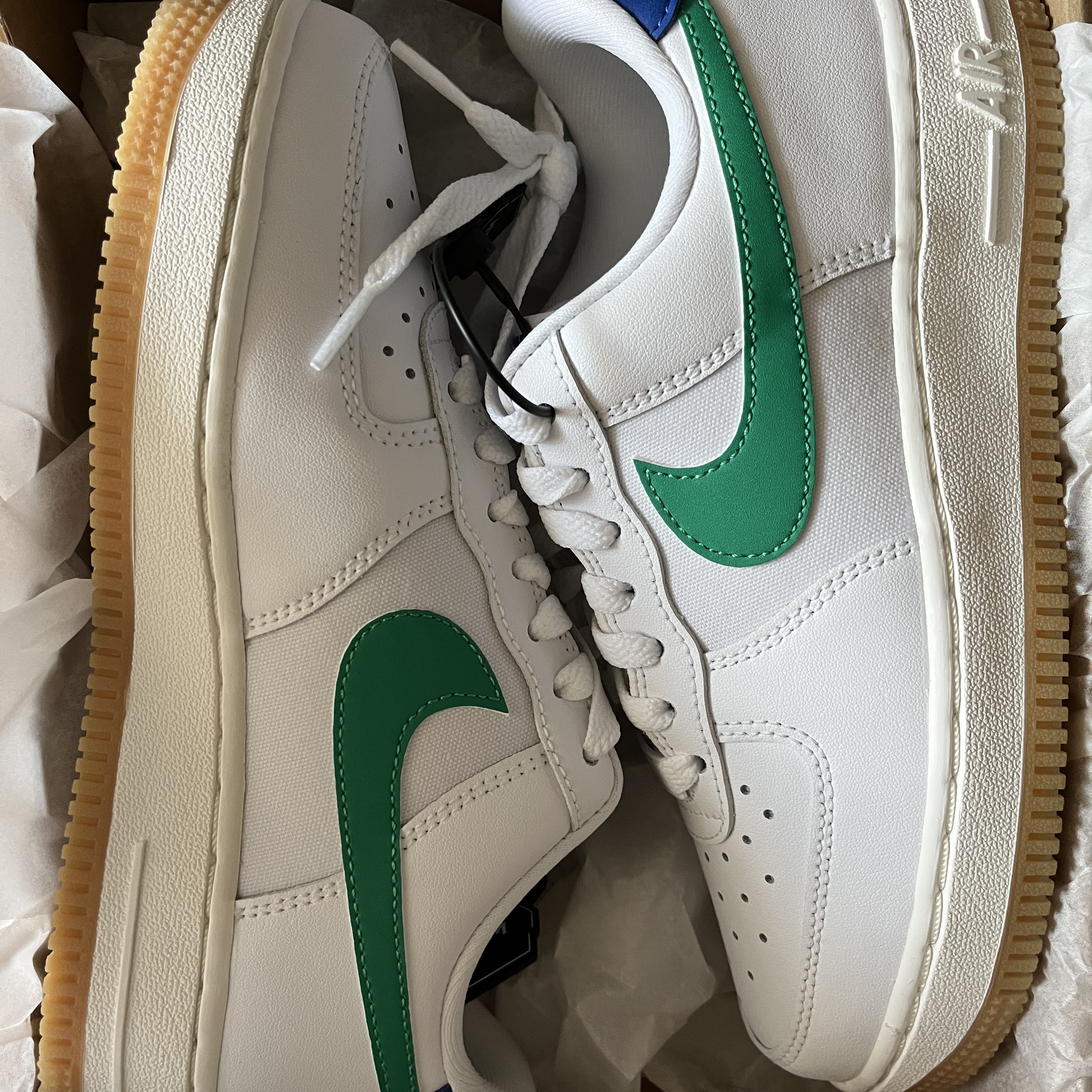 (W) Nike Air Force 1 '07 White Stadium Green 착용 스타일