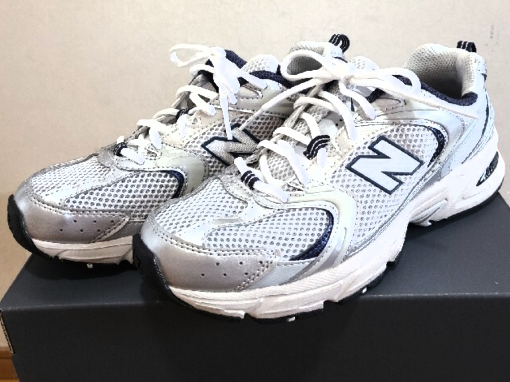 New Balance 530 Steel Grey 착용 스타일