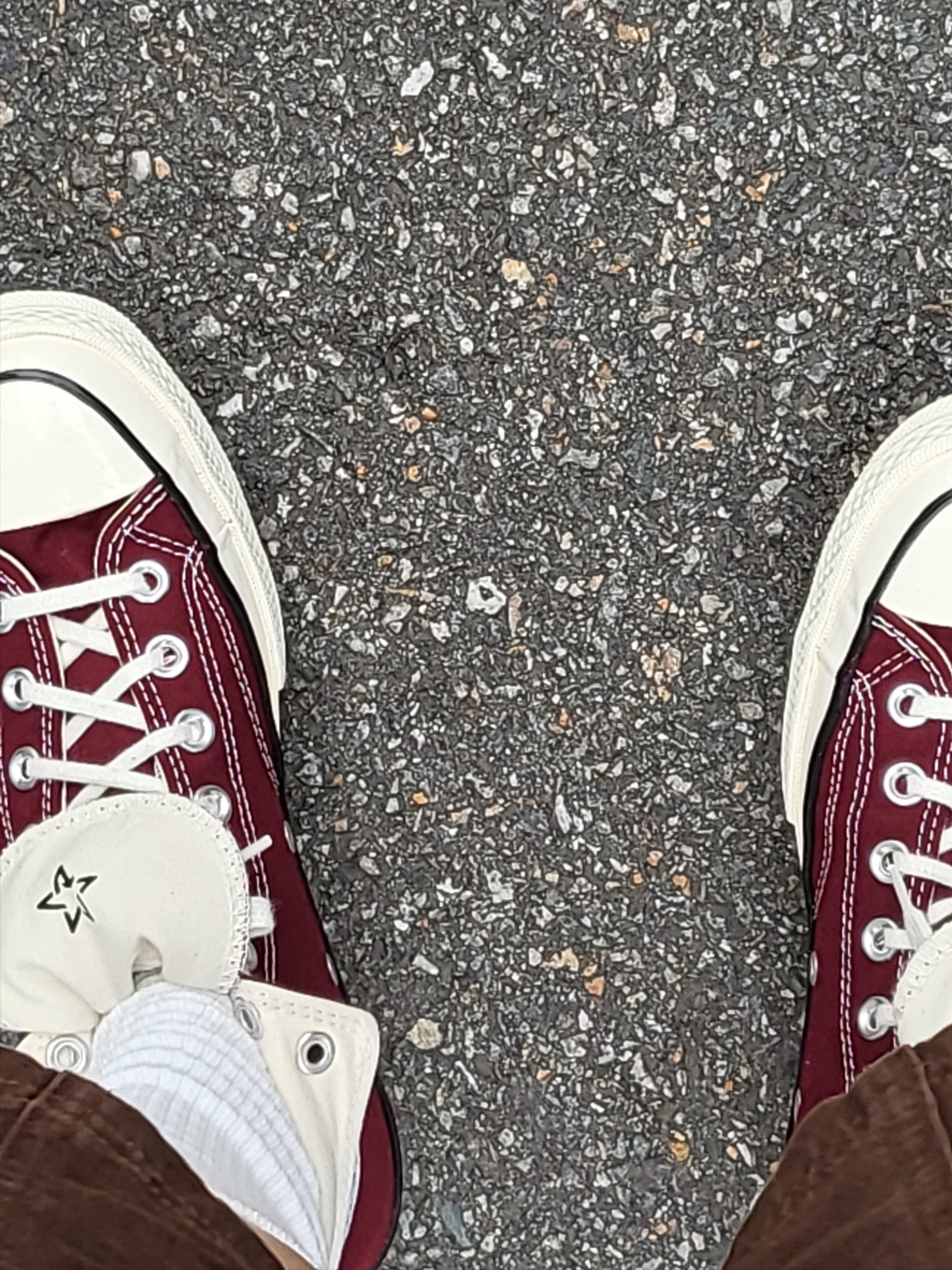 Converse Chuck 70 High Vintage Canvas Deep Bordeaux 착용 스타일 - 2