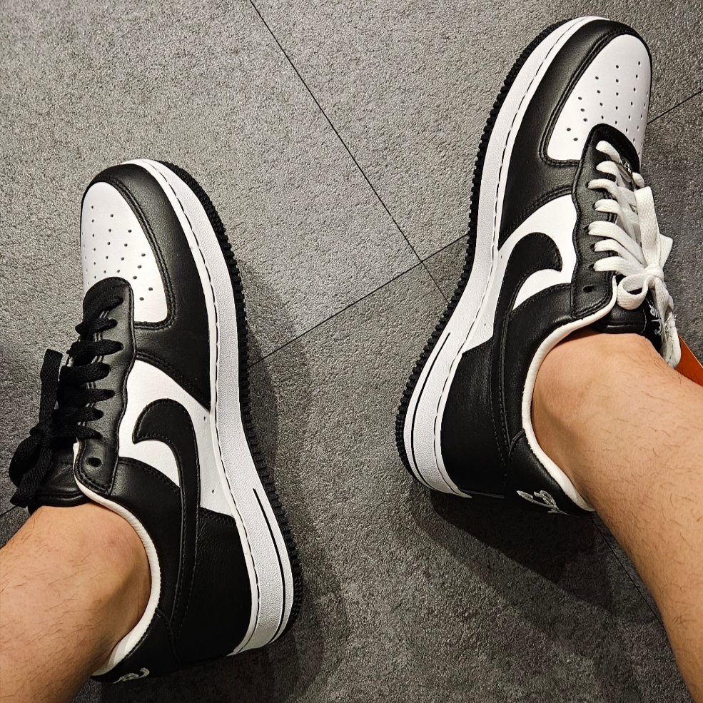 Nike x Terror Squad Air Force 1 Low QS Blackout 착용 스타일 - 1