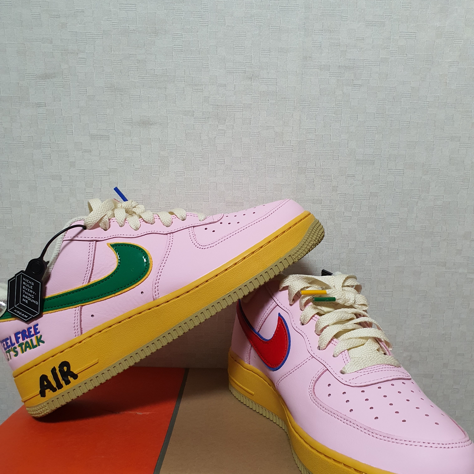 Nike Air Force 1 '07 Pink Tan 착용 스타일 - 2