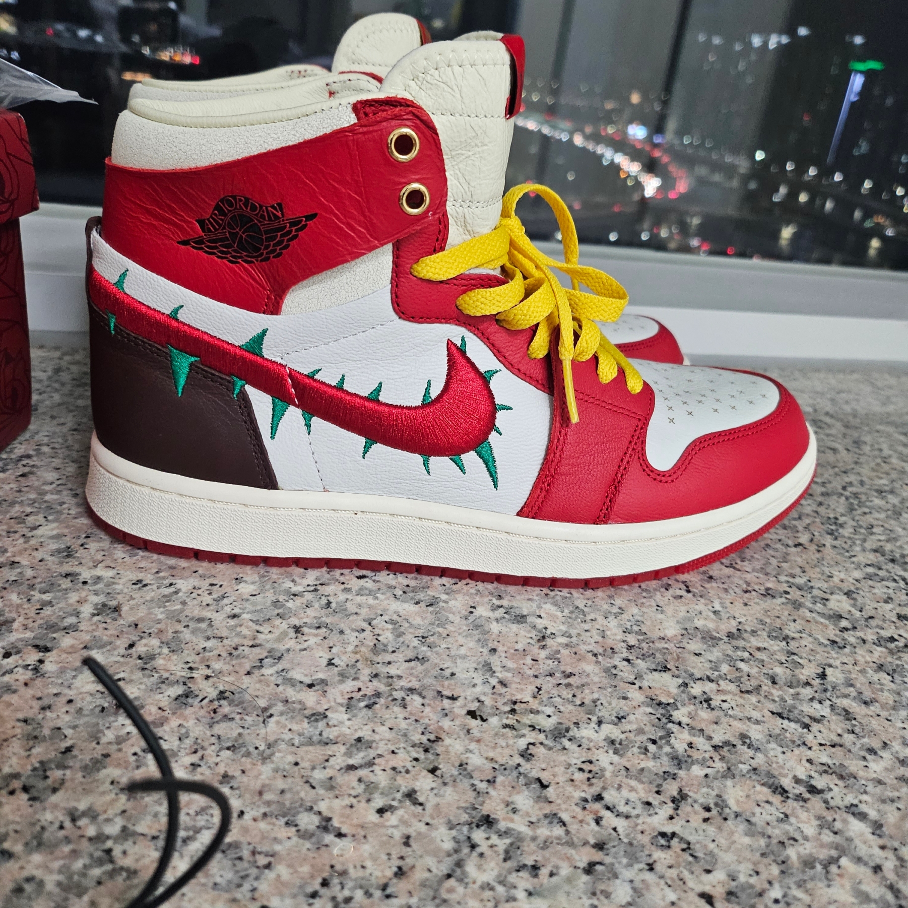 (W) Jordan 1 x Teyana Taylor Zoom CMFT 2 Gym Red 착용 스타일 - 5