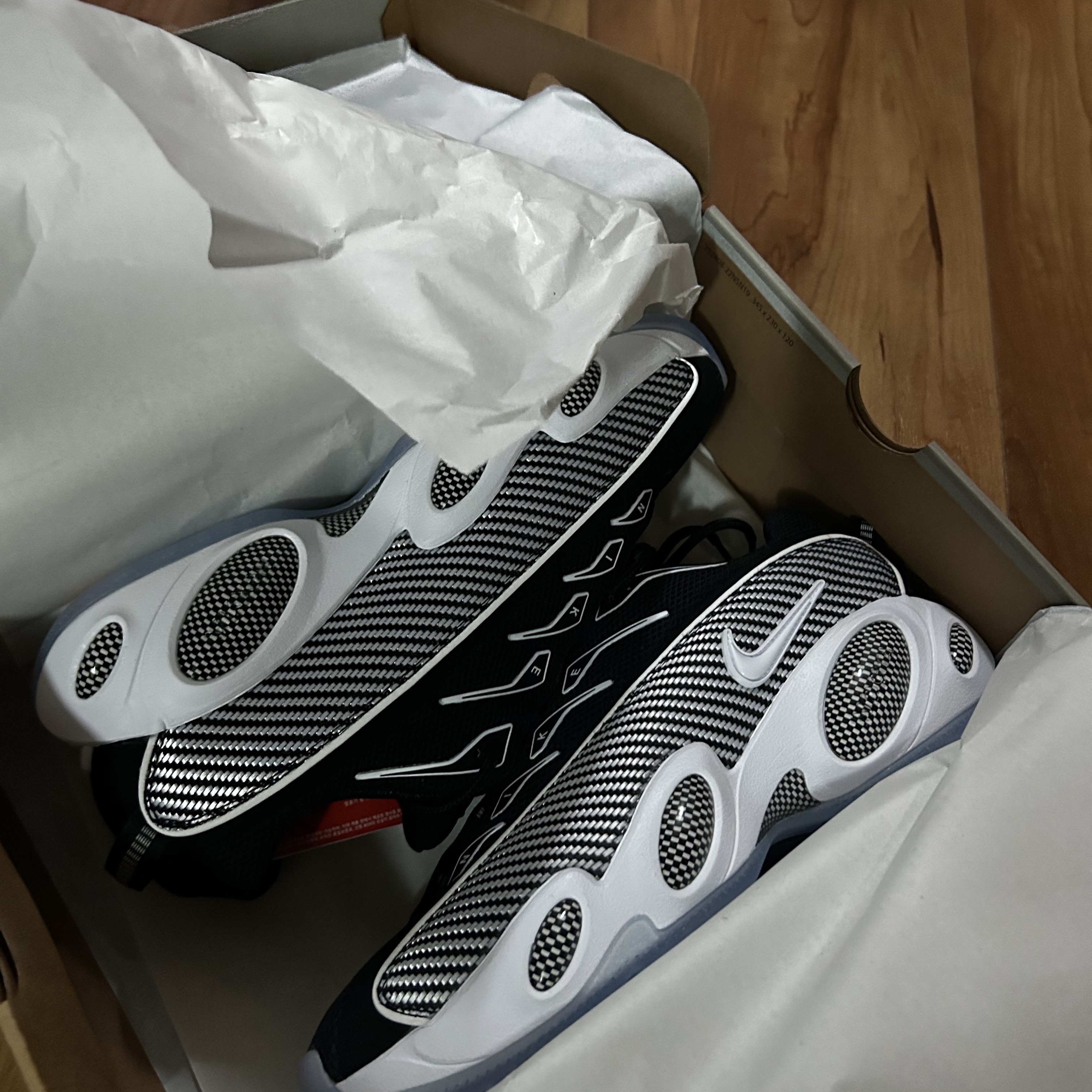 Nike x Drake Nocta Glide Black White Clear 착용 스타일 - 2