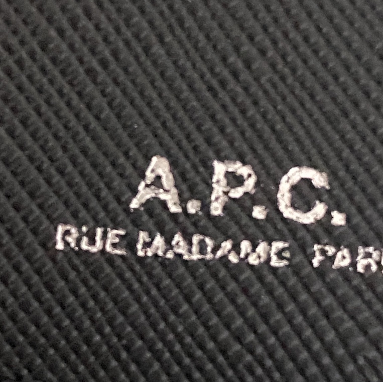 A.P.C. Andre Card Holder Black 착용 스타일
