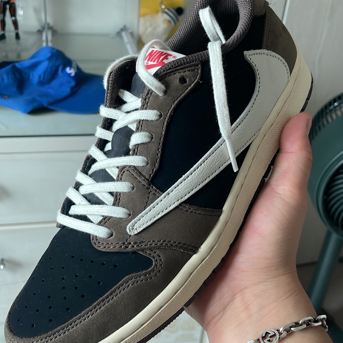 Jordan 1 x Travis Scott Retro Low OG SP Mocha 착용 스타일