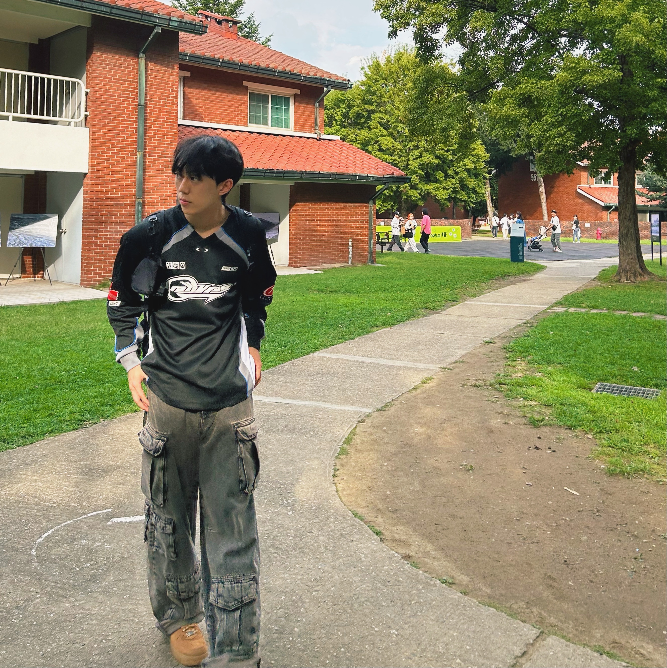 Zara Utility Cargo Jeans Black, Nike x Supreme Air Force 1 Low Flax 착용 스타일 - 3