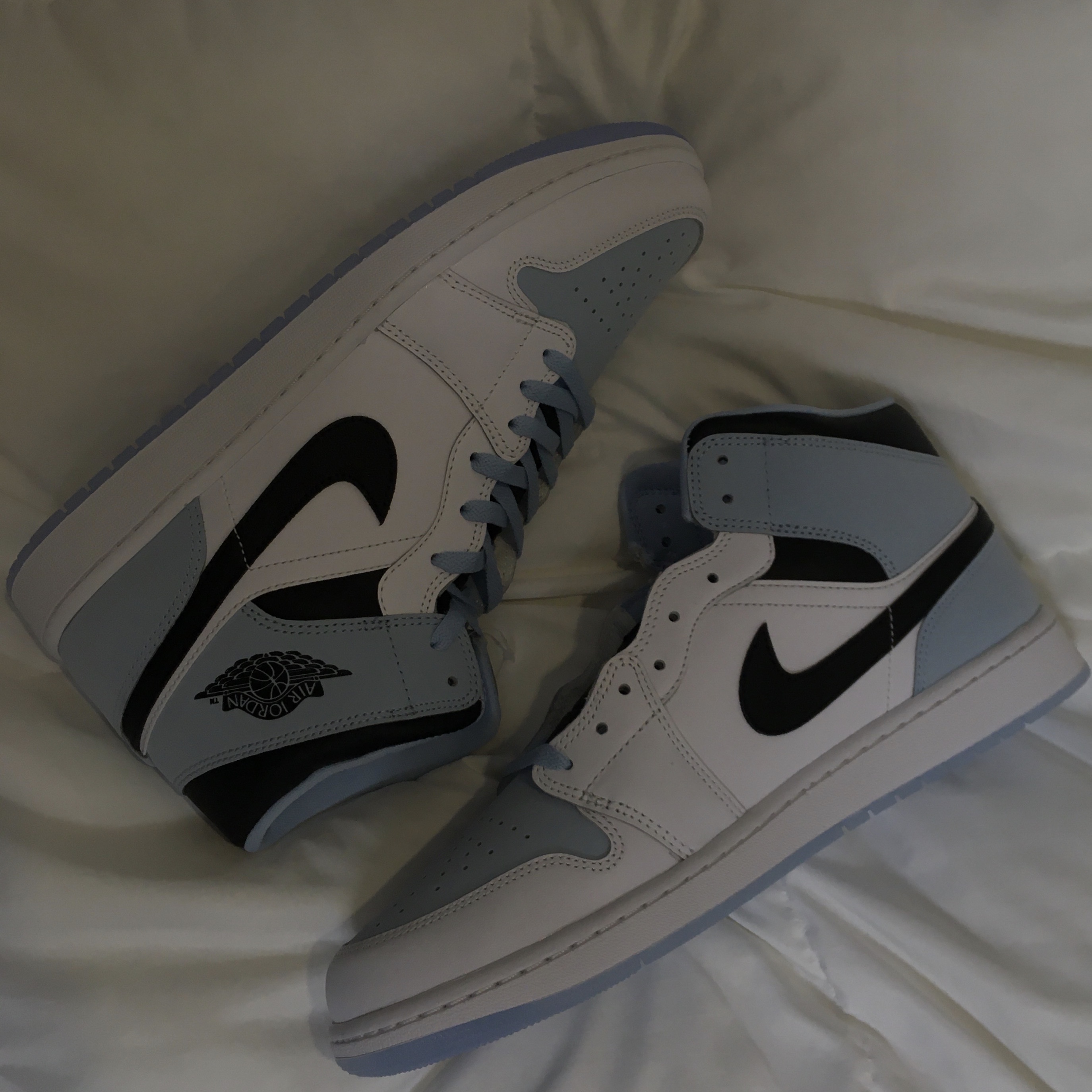 Jordan 1 Mid SE White Ice Blue 착용 스타일 - 3