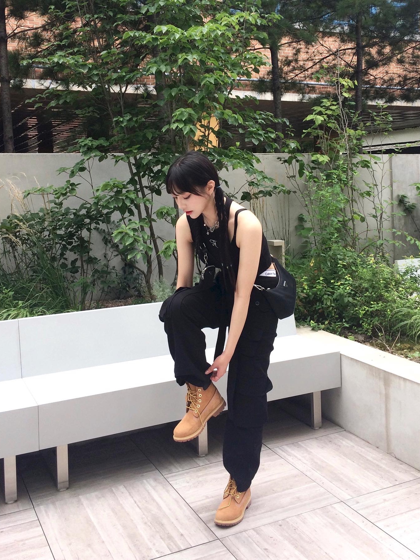 Timberland x BAPE x Undefeated 6 Inch Boots - Wide, Prada Re-Edition 2005 Re-Nylon Shoulder Bag Black 착용 스타일 - 4