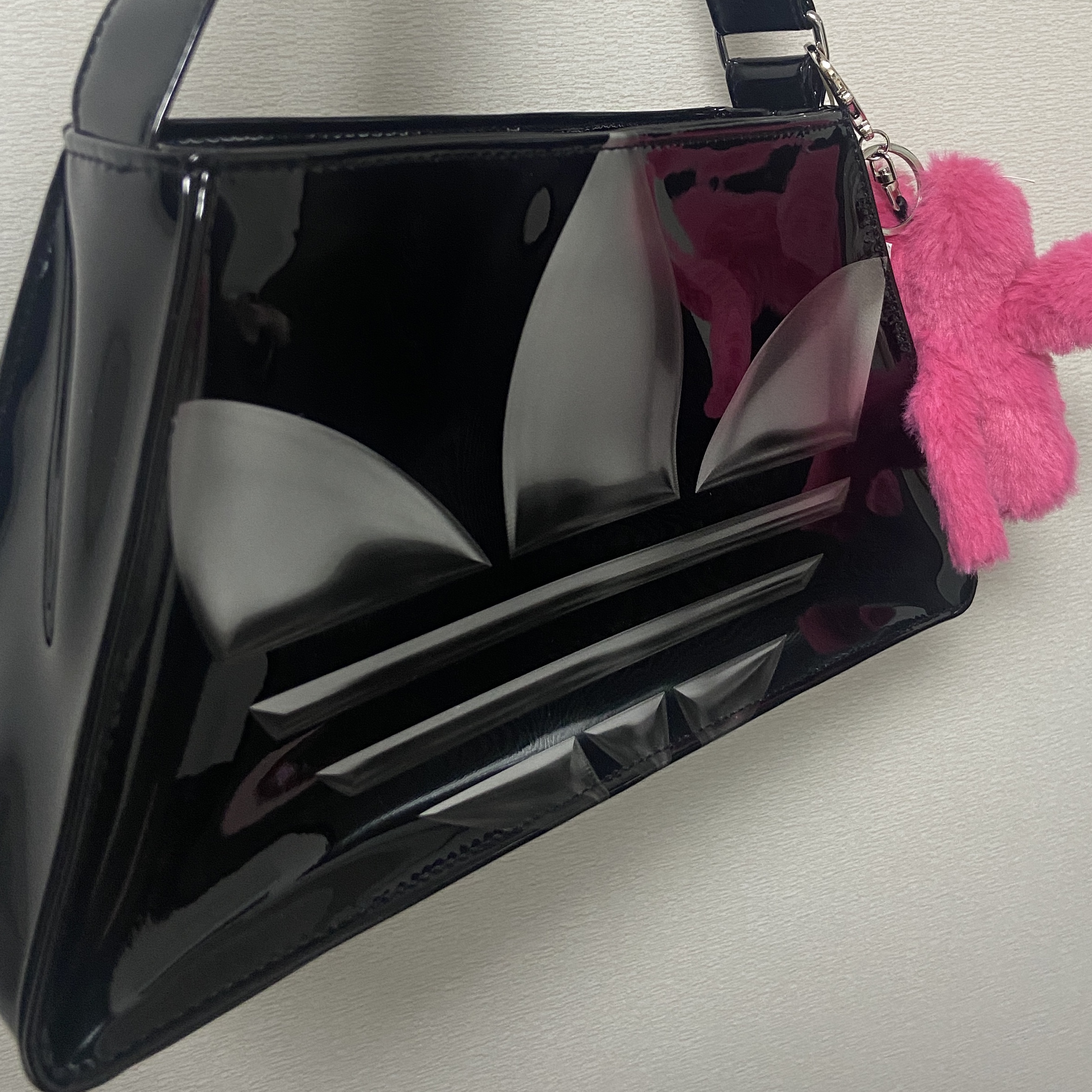 Adidas Always Original Airliner Shoulder Bag Black, Godashin Cats Keyring Pink 착용 스타일 - 2