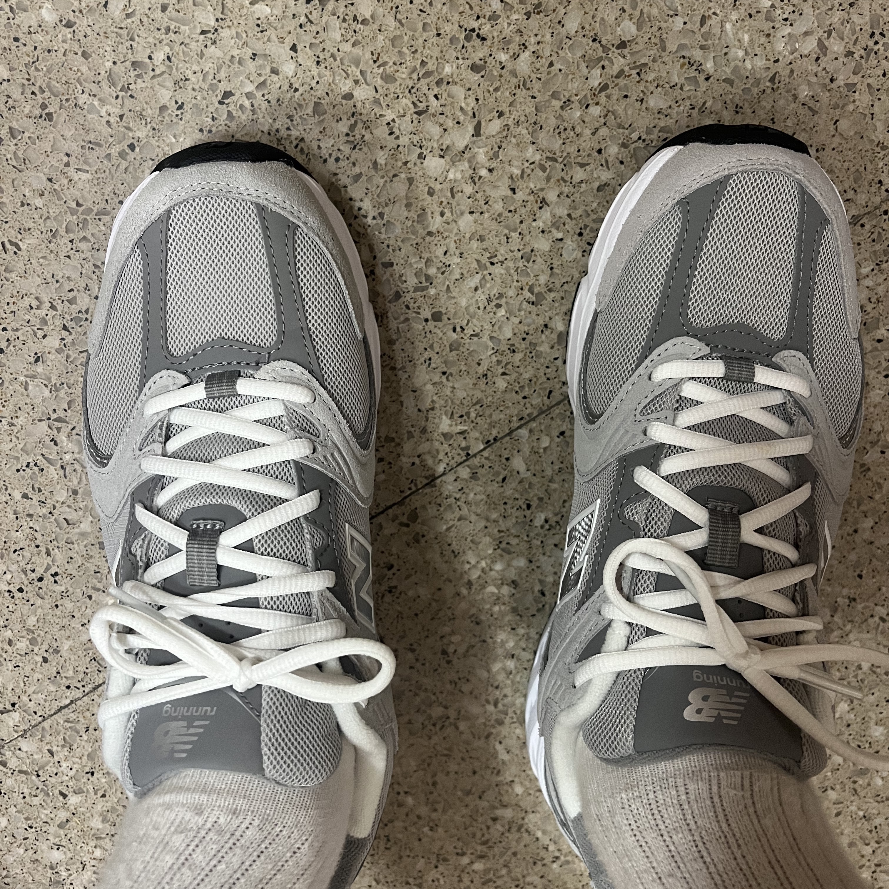 New Balance 530 Grey 착용 스타일