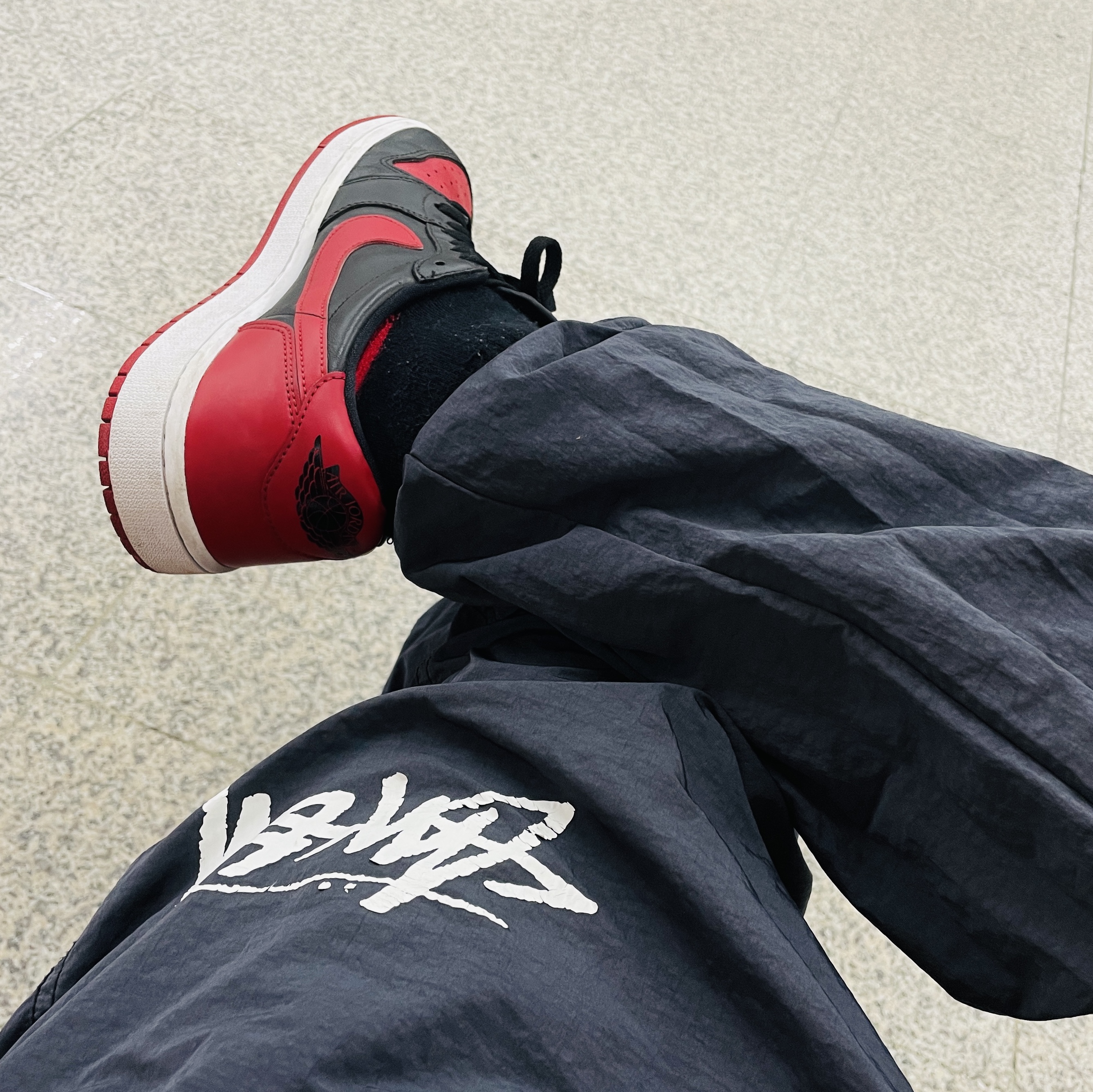 Nike x Stussy Beach Pants Off Noir, Jordan 1 Retro Low OG Bred 2015 착용 스타일