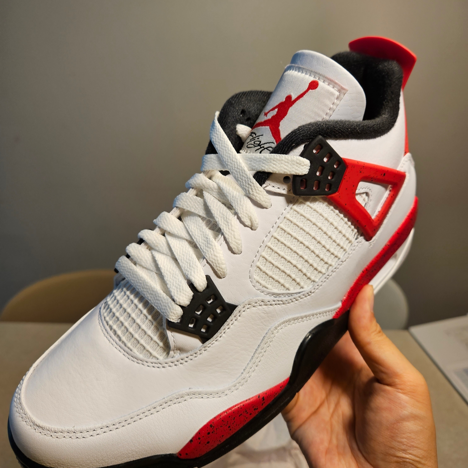 Jordan 4 Retro Red Cement 착용 스타일 - 2