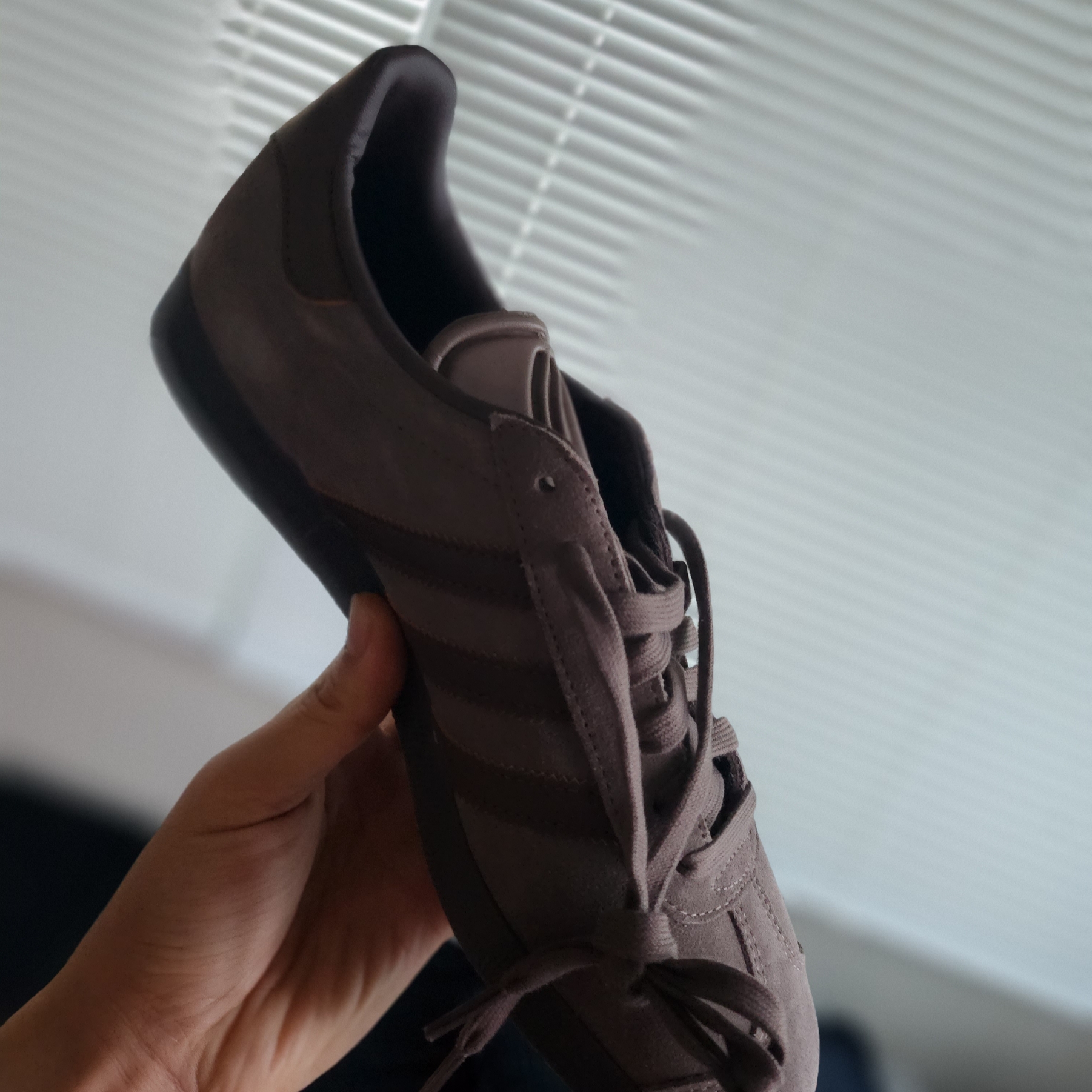 Adidas Gazelle Earth Strata Brown Gum, Adidas Spezial Handball Brown Collegiate Orange 착용 스타일 - 2