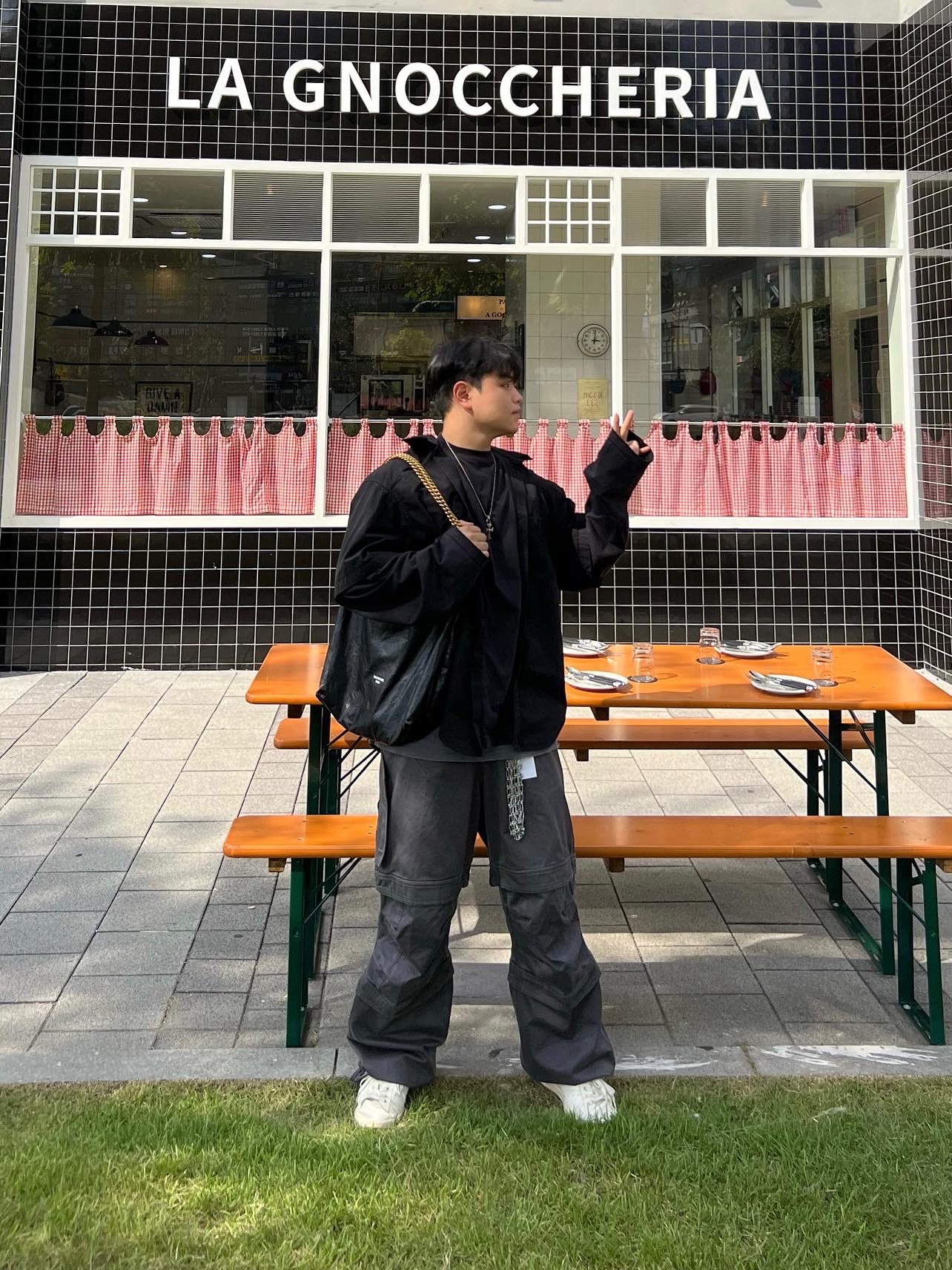 Balenciaga Crush Medium Tote Bag Black, Farfromwhat Far Layered Work Pants Charcoal 착용 스타일 - 1