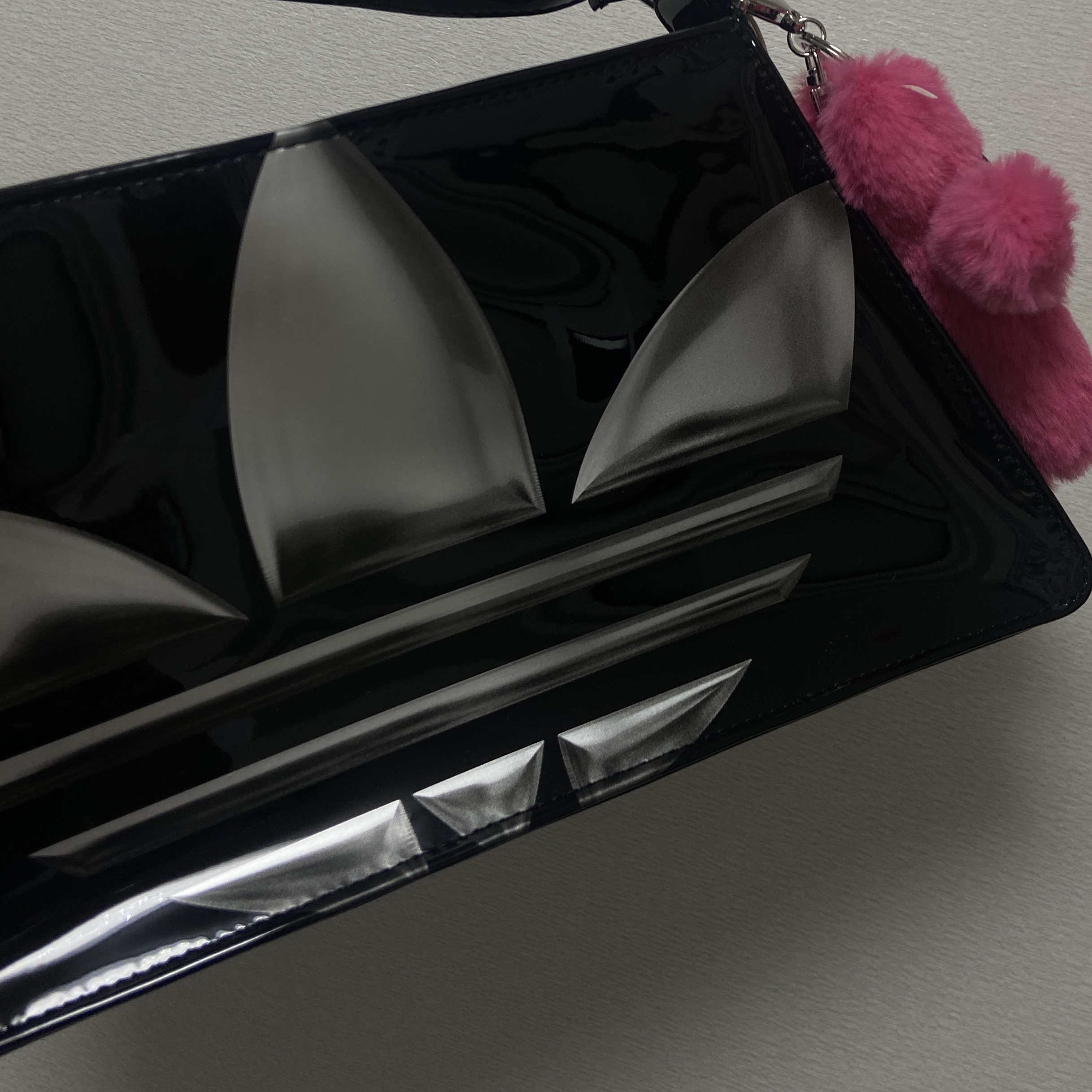 Adidas Always Original Airliner Shoulder Bag Black, Godashin Cats Keyring Pink 착용 스타일 - 1