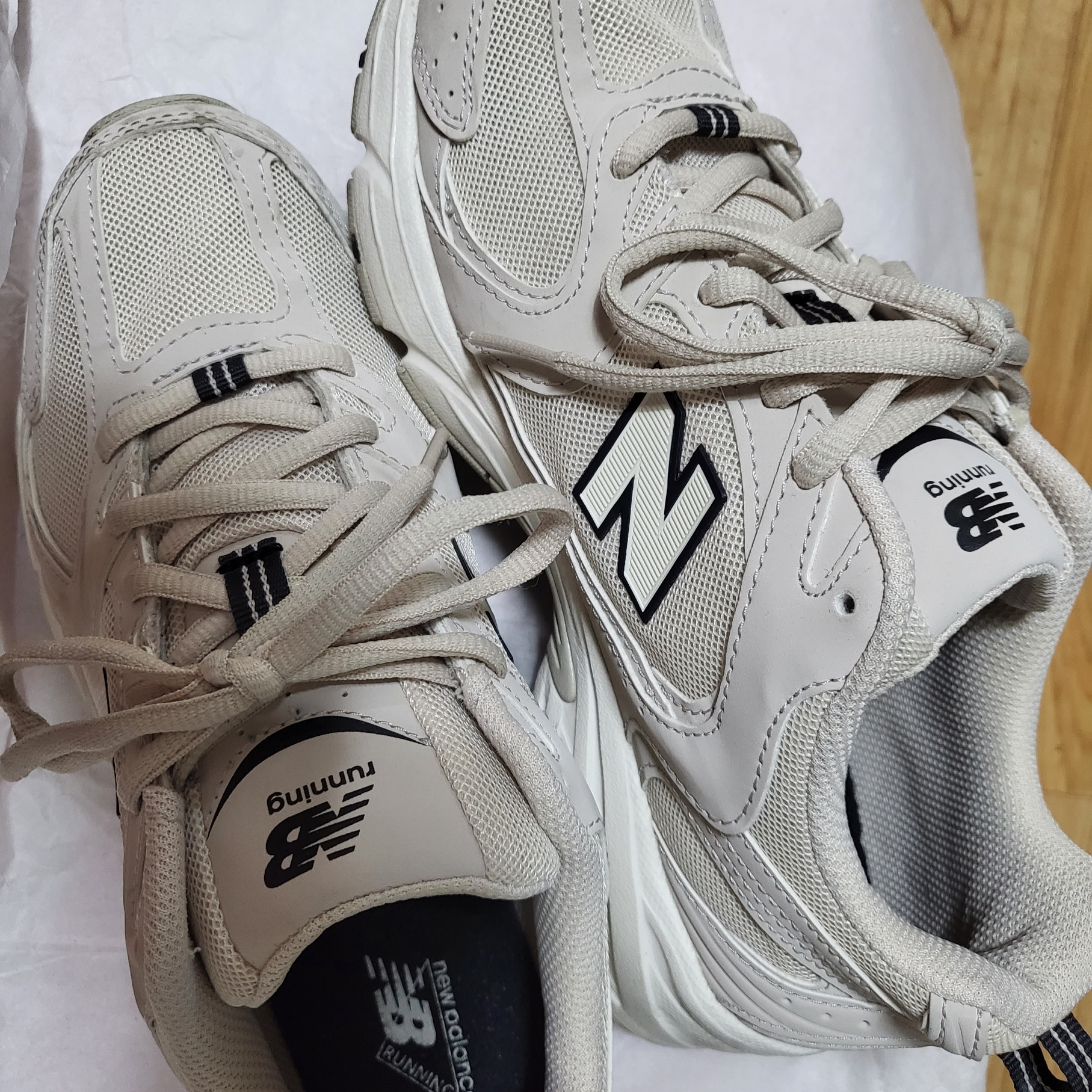 New Balance 530 Ivory 착용 스타일